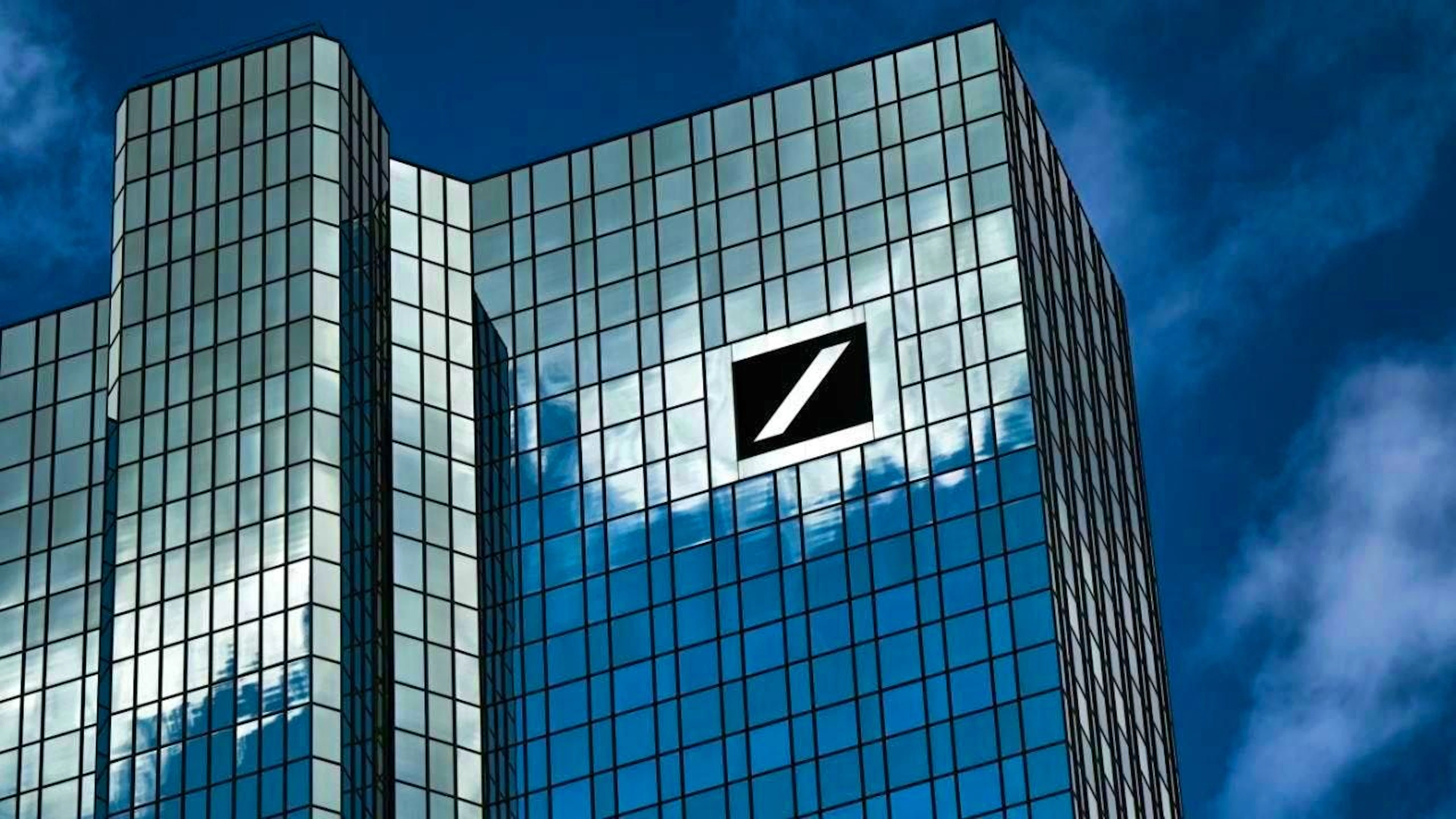 Razzia in Frankfurt – Steuerfahnder durchsuchen Zentrale der Deutschen Bank