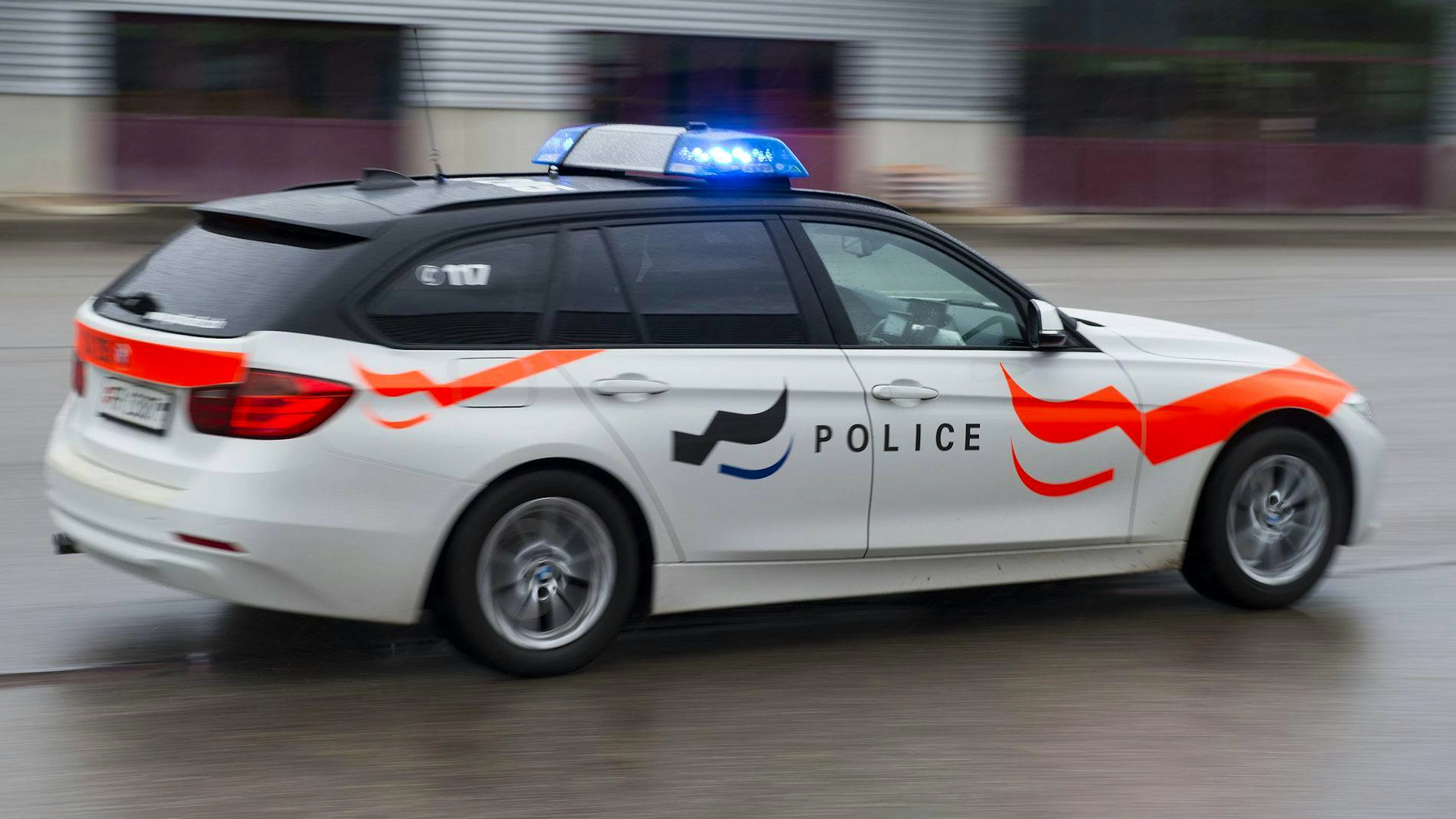 Des patrouilles de police, une ambulance ainsi que les spécialistes du Groupe technique accident (GTA) sont intervenus (image d'illustration).