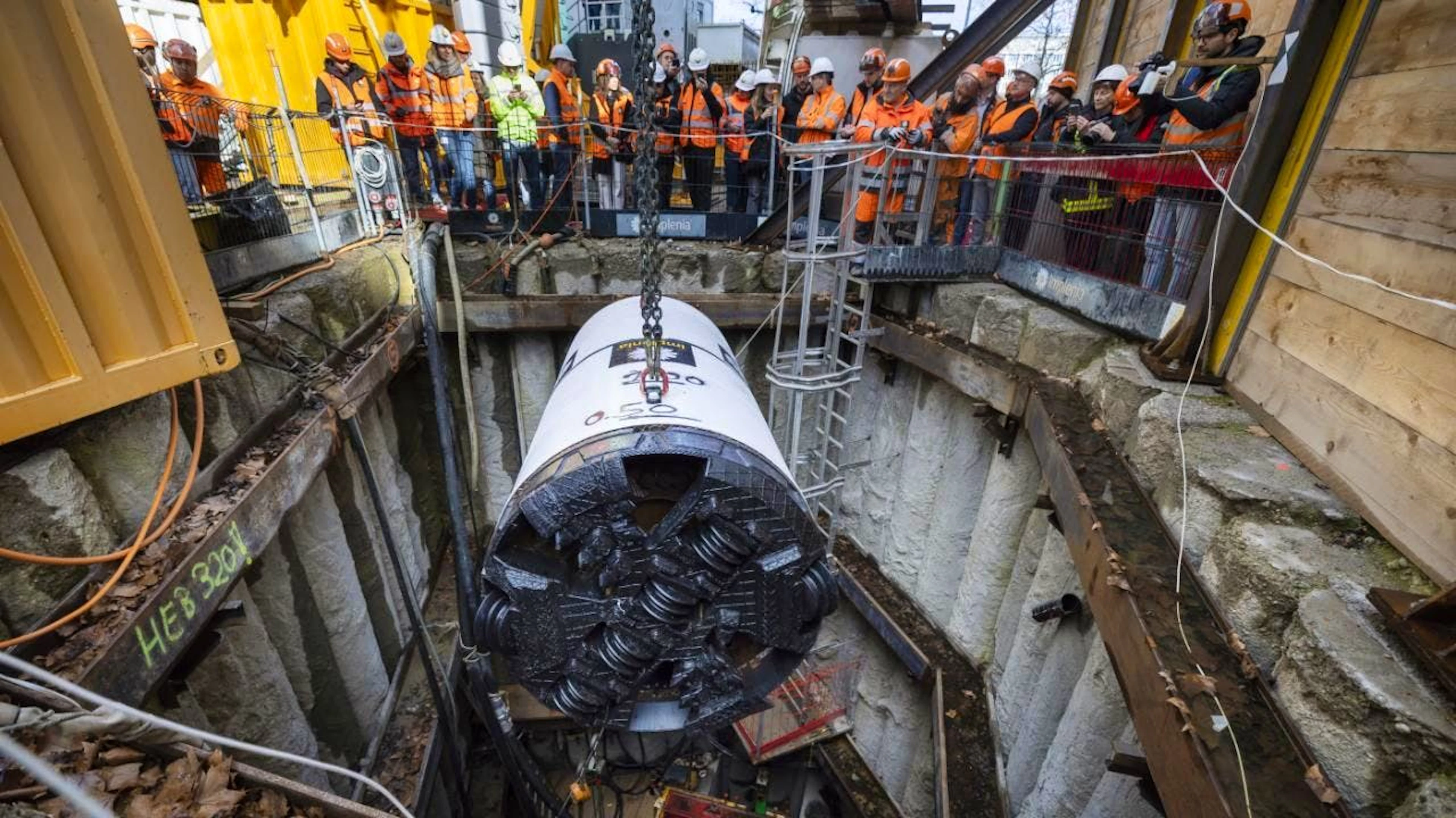 Avec la nouvelle étape des travaux en vue du déploiement des réseaux thermiques structurants des SIG dans le secteur de Rive, un puits sera creusé pour le passage d'un micro-tunnelier (illustration).
