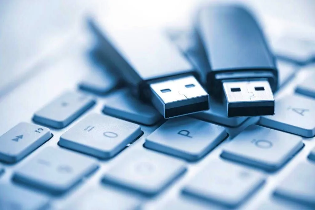 Never insert USB plugs the wrong way again with these tricks