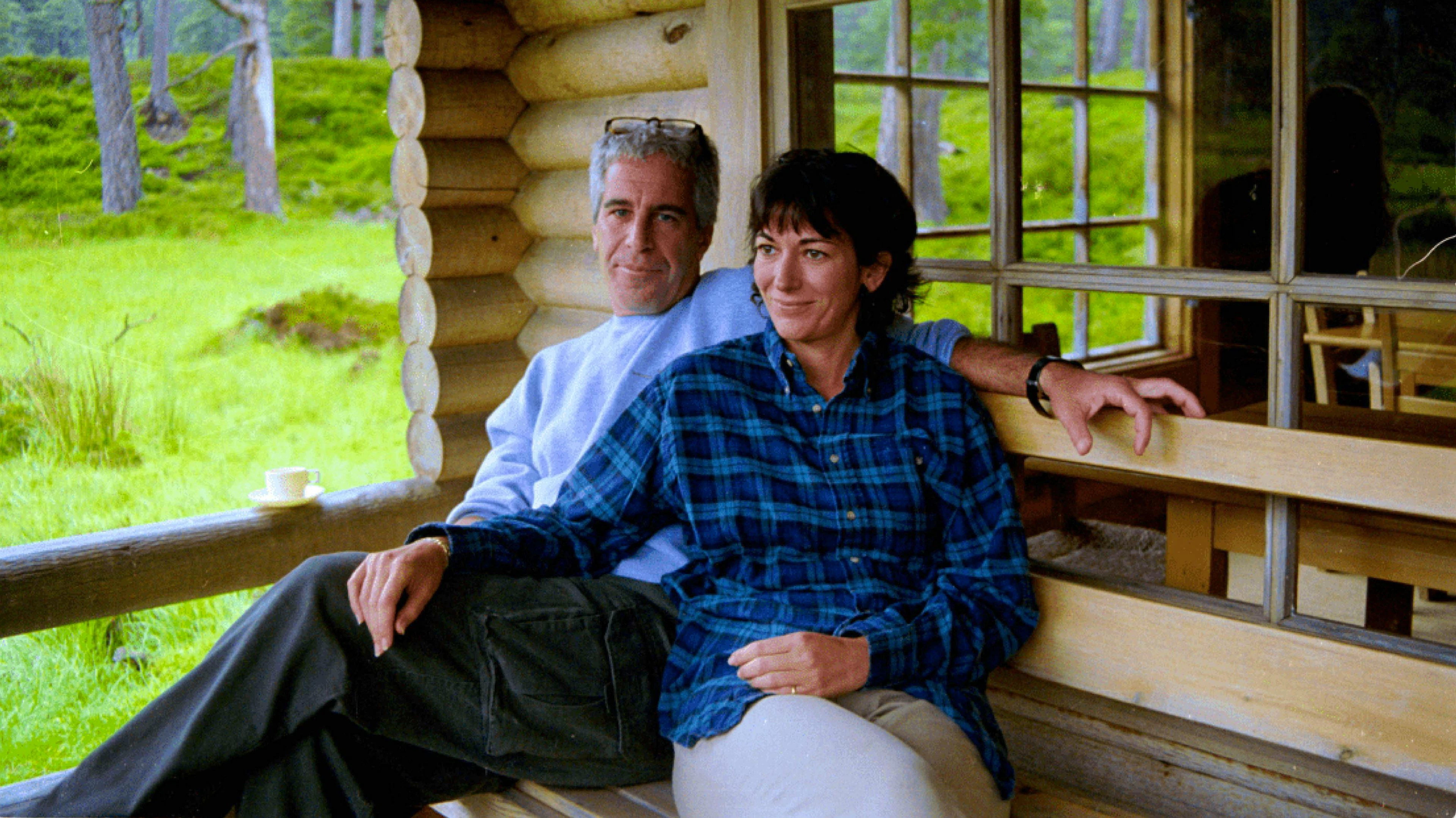 Prinz Andrew, der Epstein (links neben Ghislaine Maxwell) erstmals im Jahr 1999 traf, galt als Freund Epsteins.
