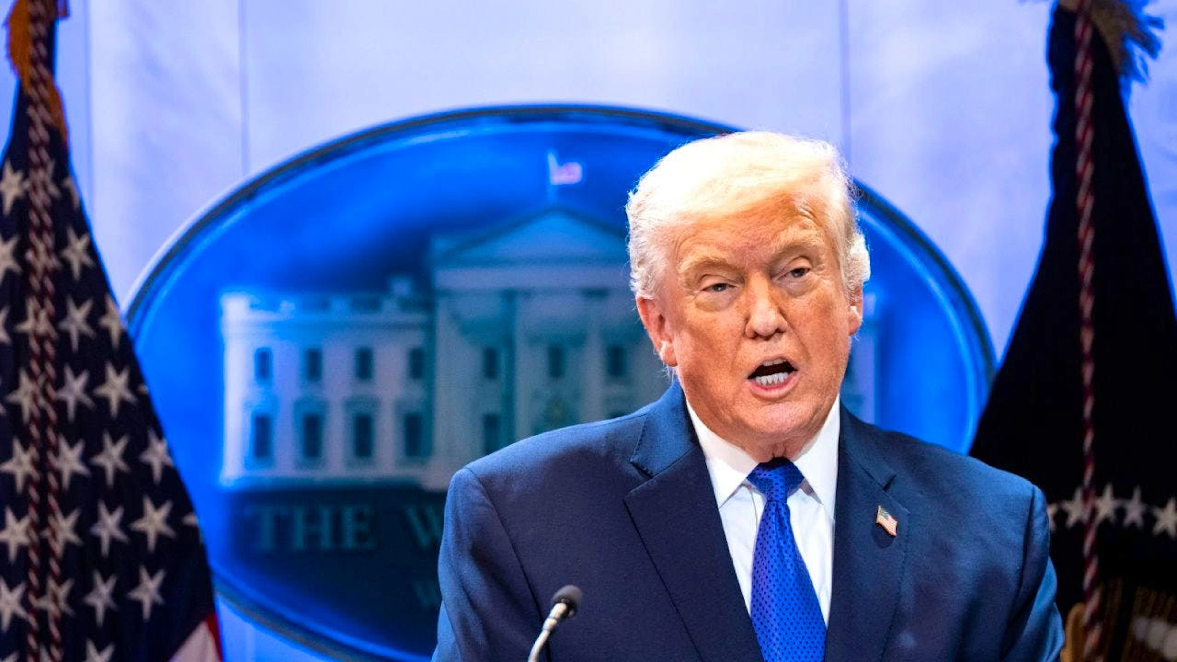 «Oggi firmerò un ordine per imporre dazi globali del 10% in aggiunta alle tariffe già esistenti», ha detto Donald Trump.