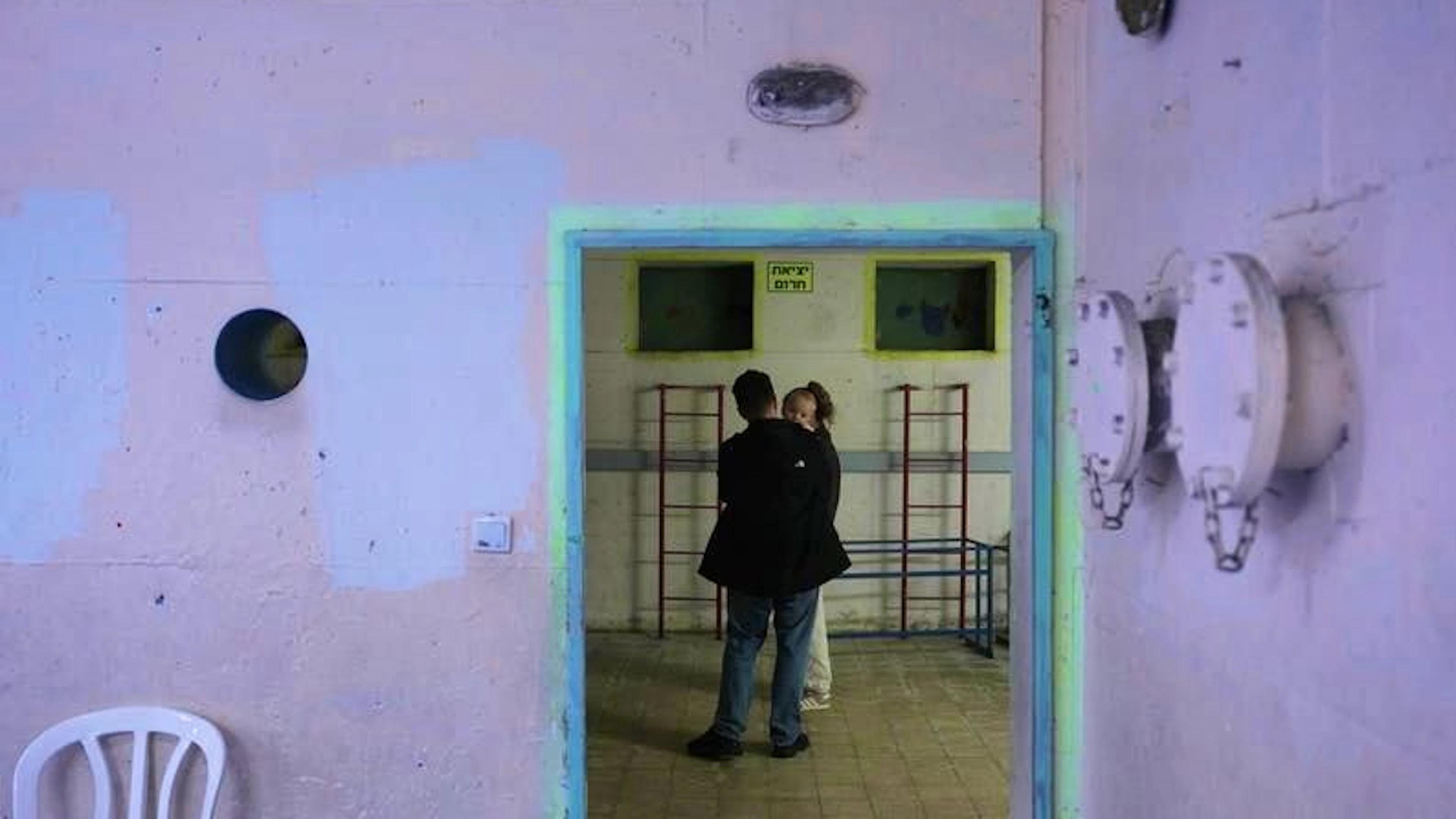 Anche nella città di Ramat Gan, vicino a Tel Aviv, i civili israeliani hanno dovuto resistere nei rifugi.