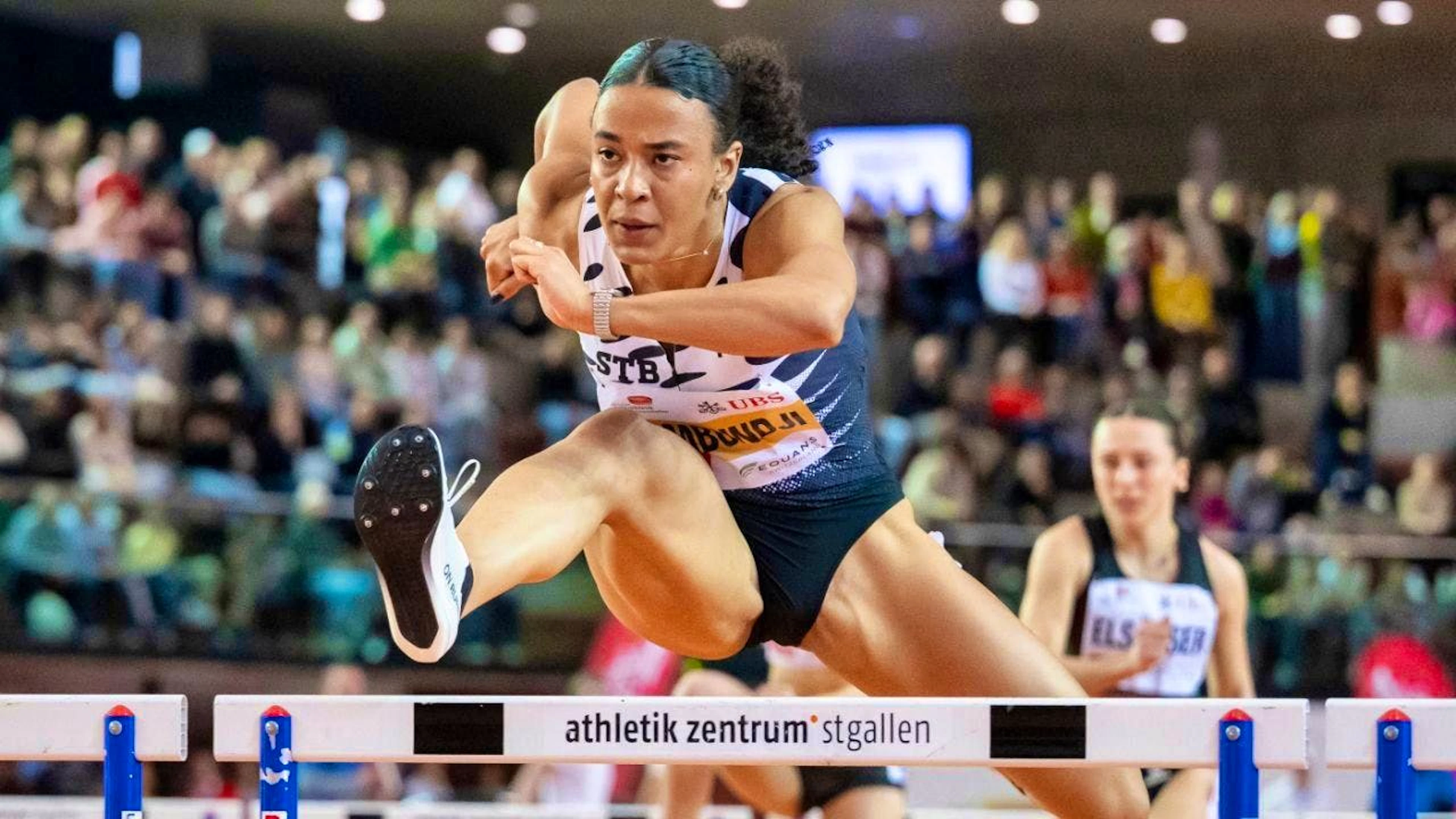 Ditaji Kambundji pulls away to victory