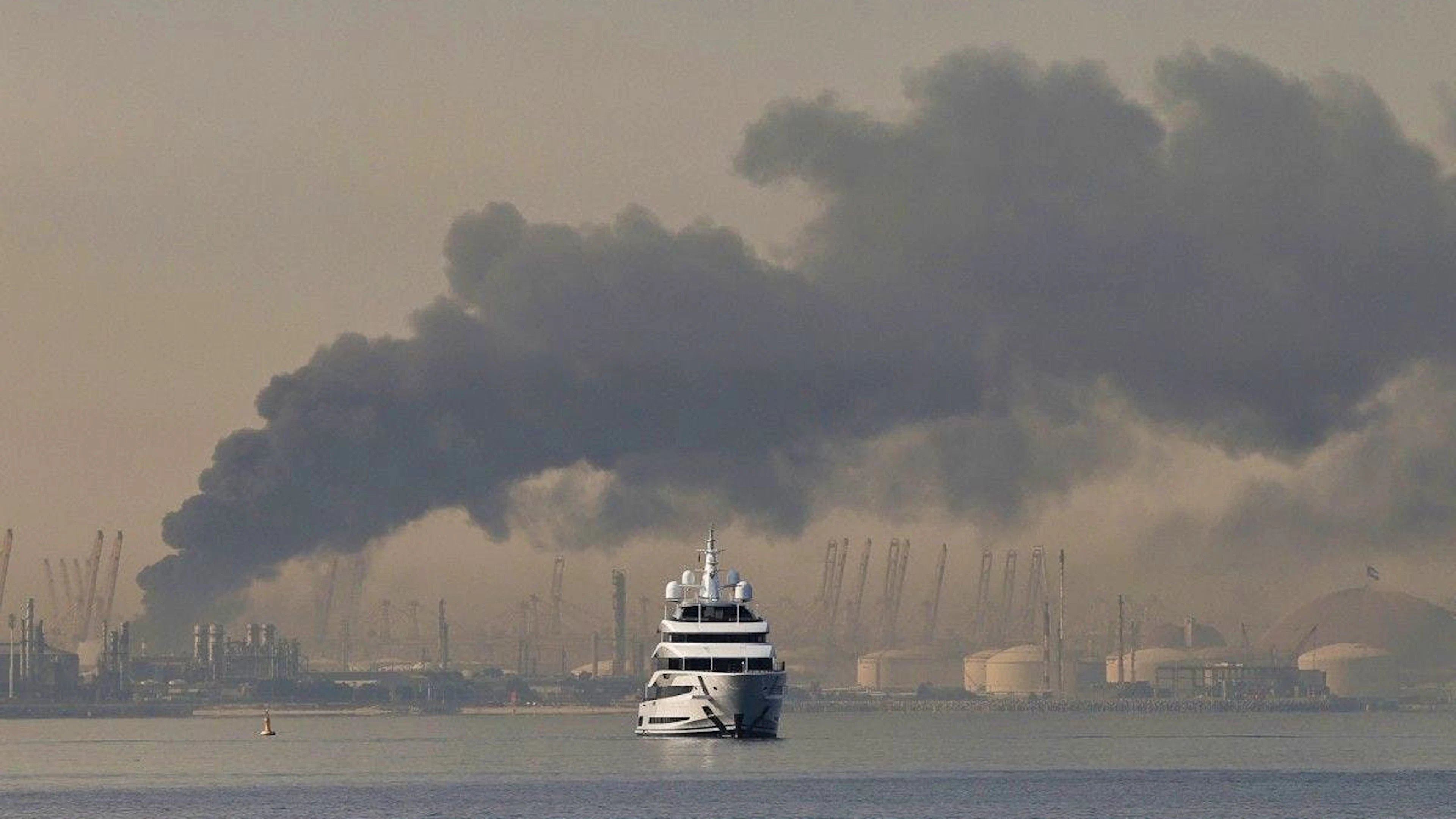 Certains internautes ont des réactions moqueuses, dénonçant «la déconnexion totale» de ce «monde bling-bling» face à la réalité géopolitique du Moyen-Orient.