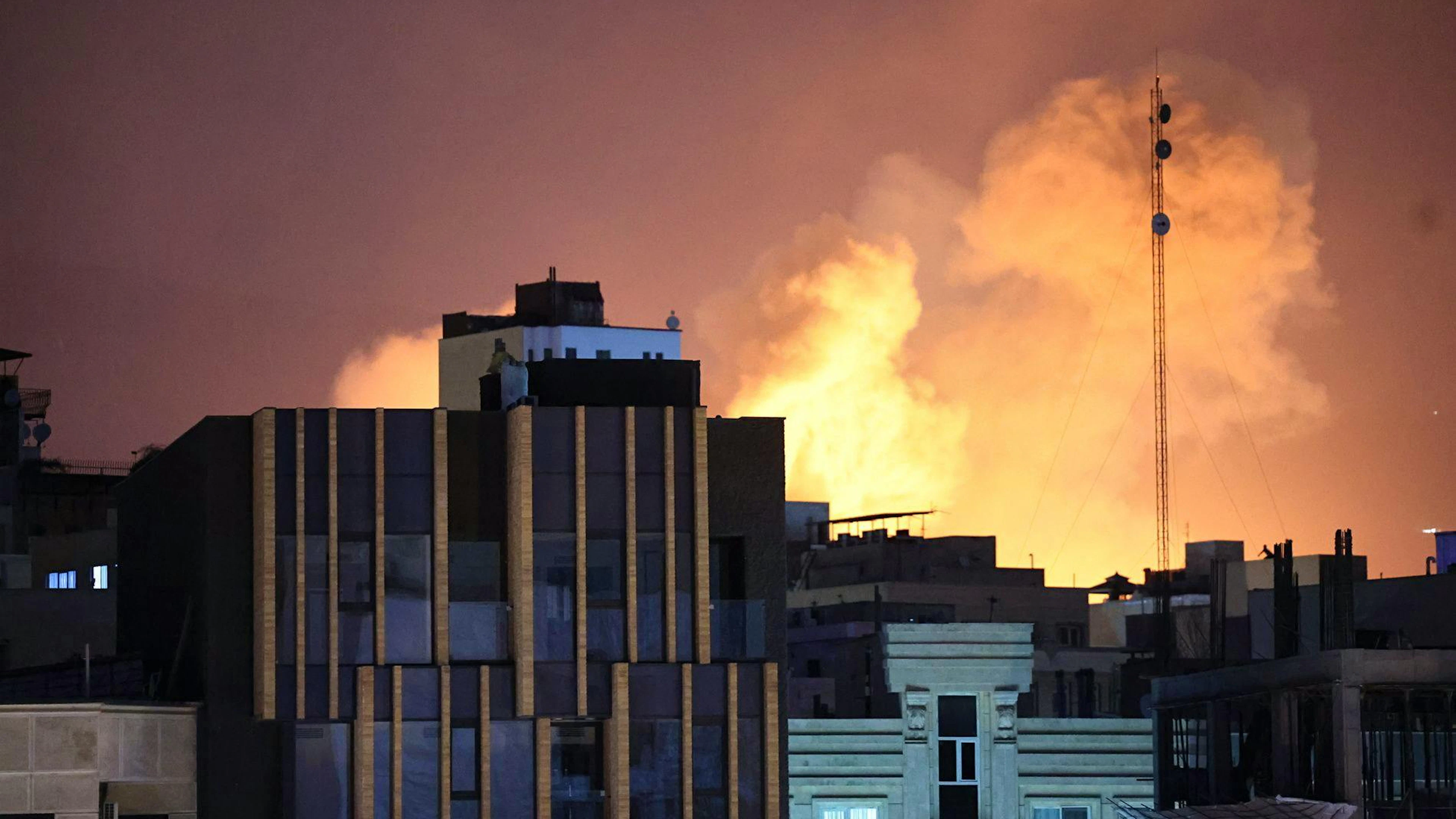 Continuano gli attacchi contro l'Iran.