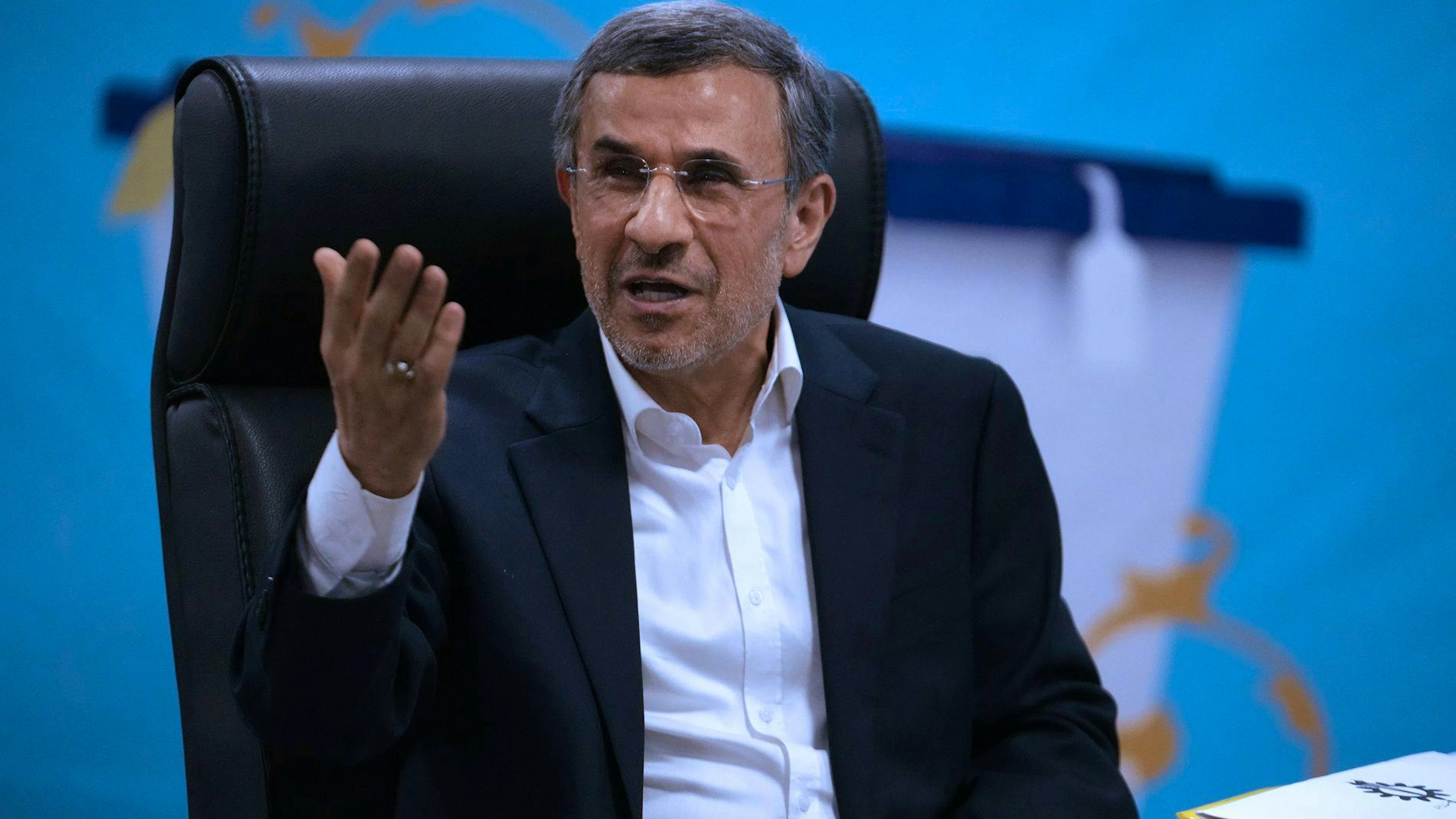 Anche l'ex presidente Mahmoud Ahmadinejad sarebbe stato ucciso nel primo attacco di sabato in Iran.