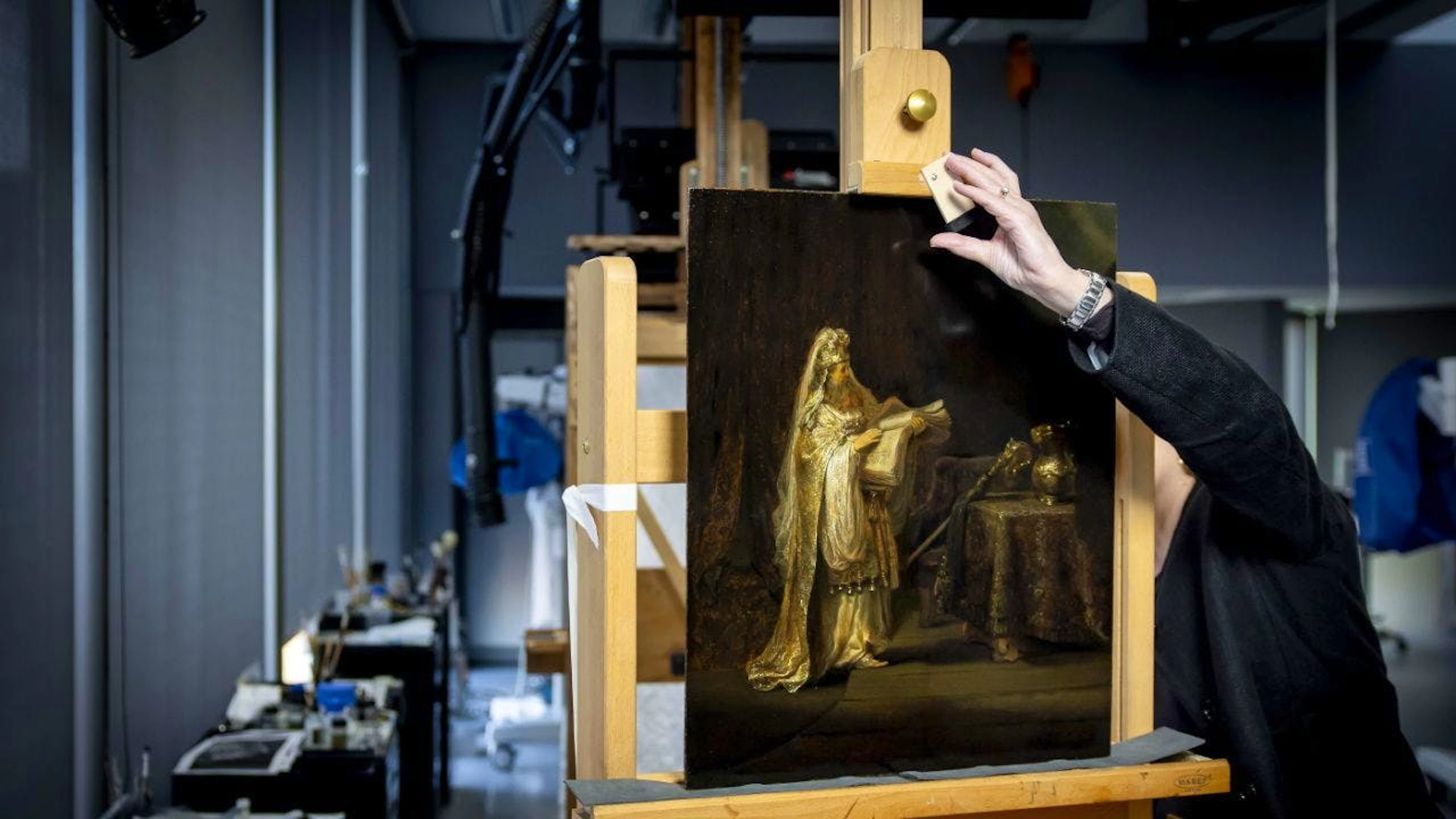 Les peintures utilisées dans "Vision de Zacharie dans le temple" sont présentes dans des oeuvres contemporaines de Rembrandt.