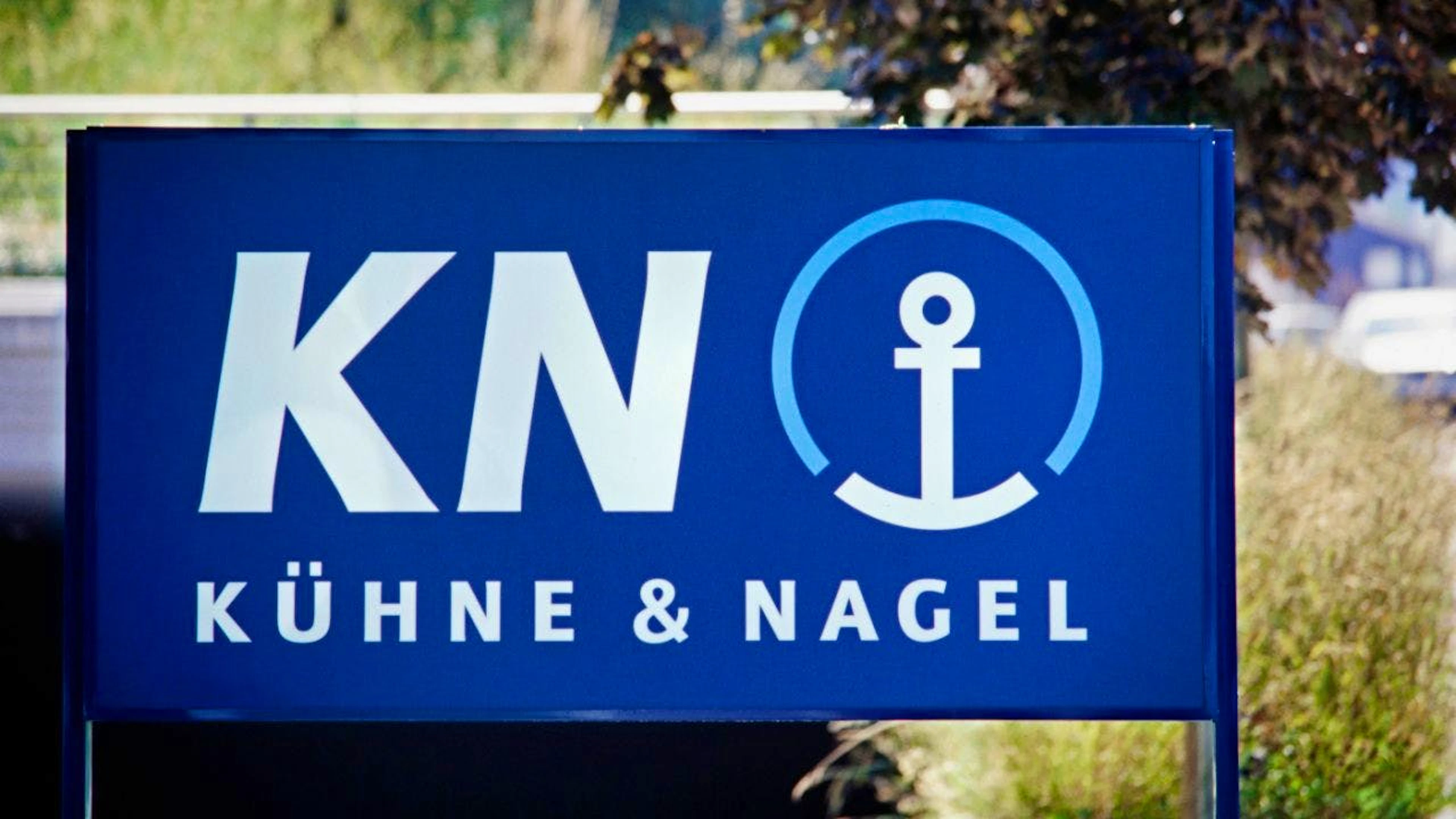 Il logo di Kühne+Nagel è presente in tutto il mondo.