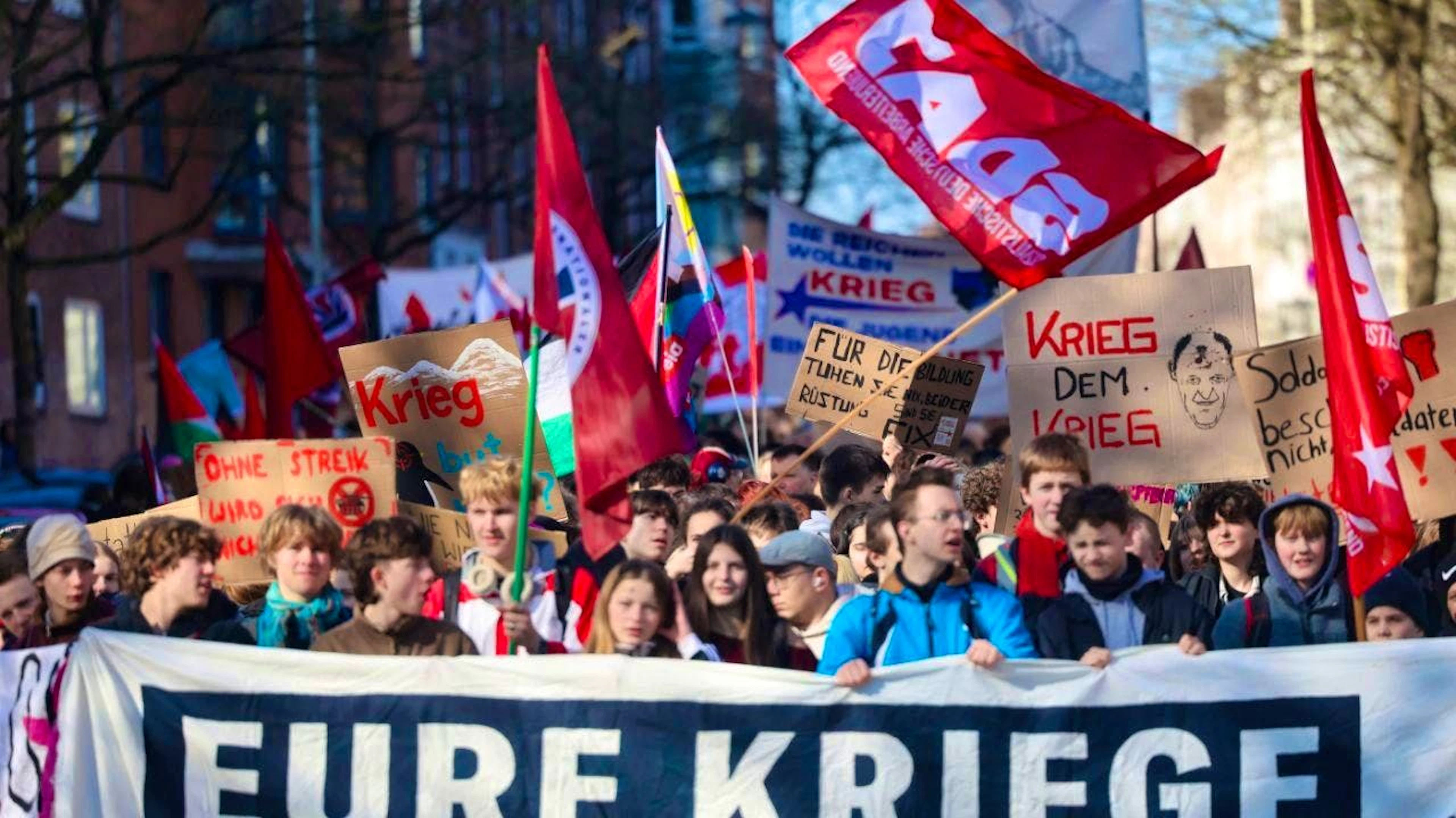 Deutschland: Tausende Studenten protestieren gegen neuen Wehrdienst