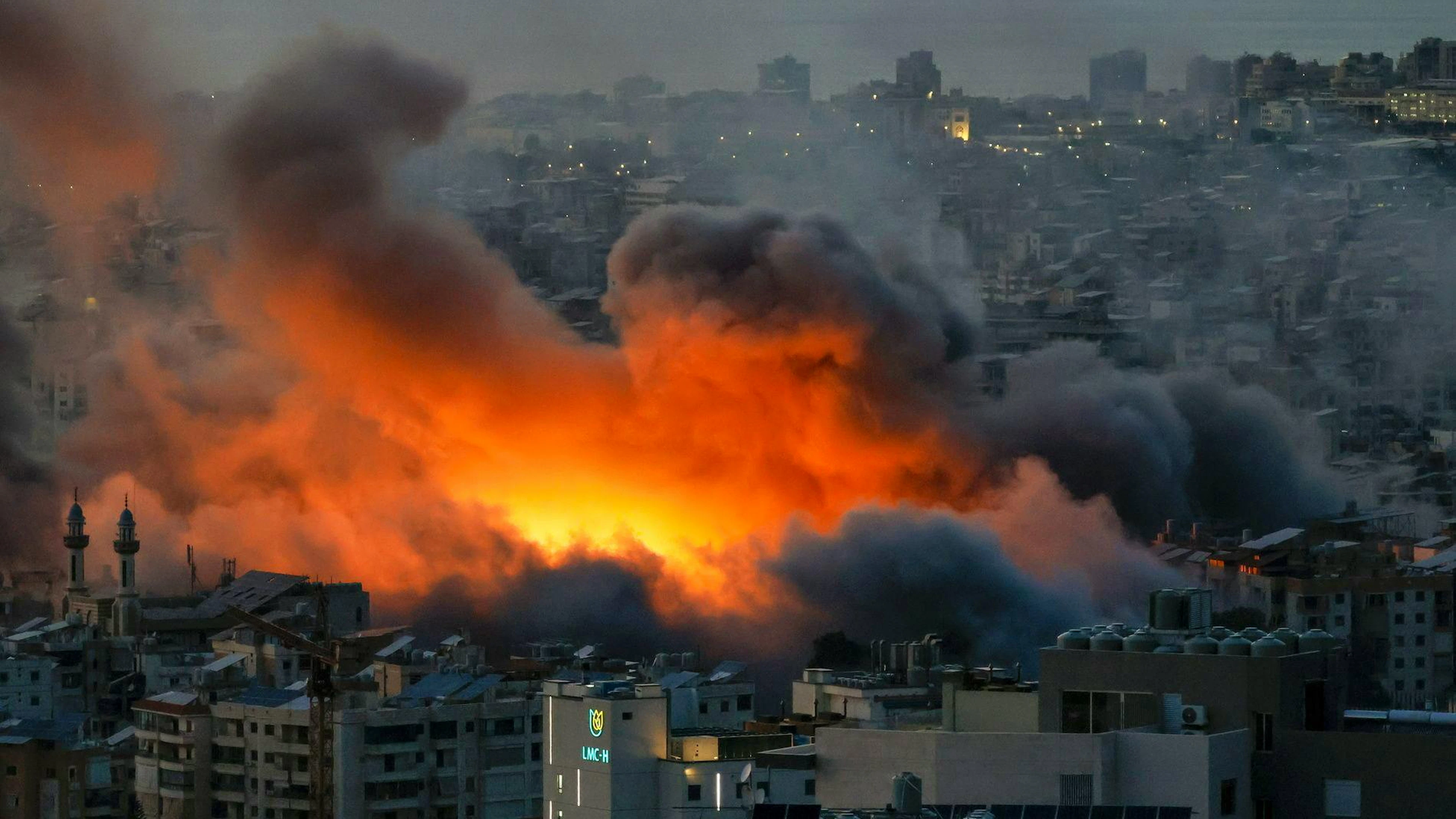 La notte trascorsa a Beirut è stata descritta da molti come «un inferno».