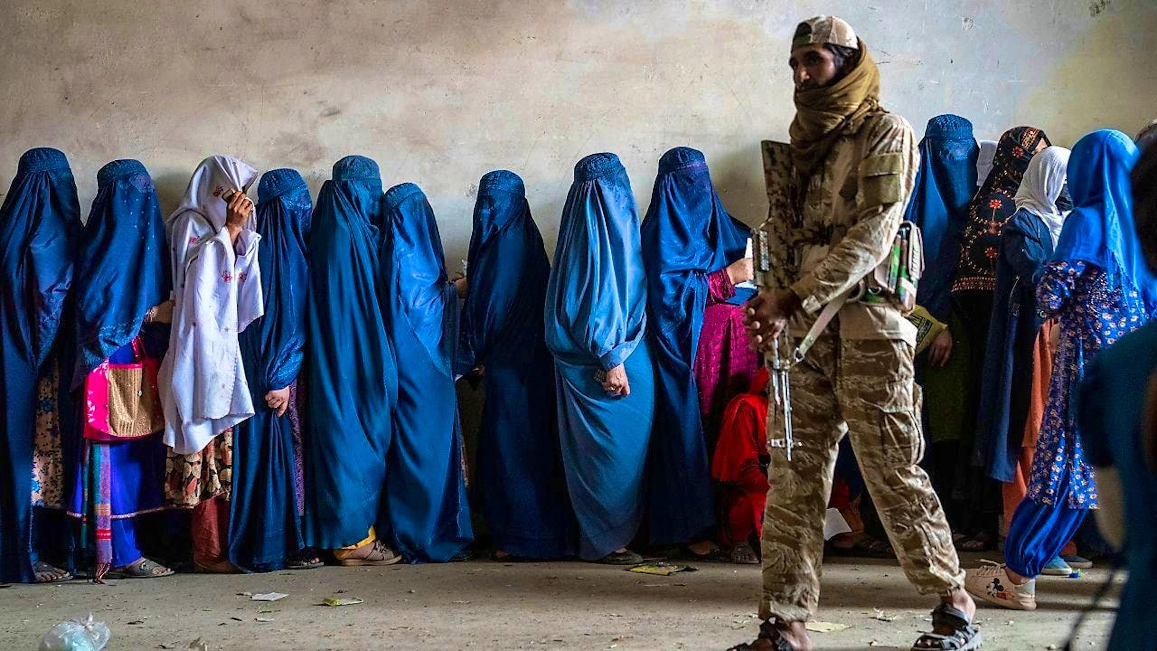 Afghanistan has been one of the most important countries of origin for asylum seekers in Switzerland for several years. In 2024, a total of 8627 asylum applications were submitted by Afghans, including 1943 multiple applications and 349 reopenings of previous procedures.