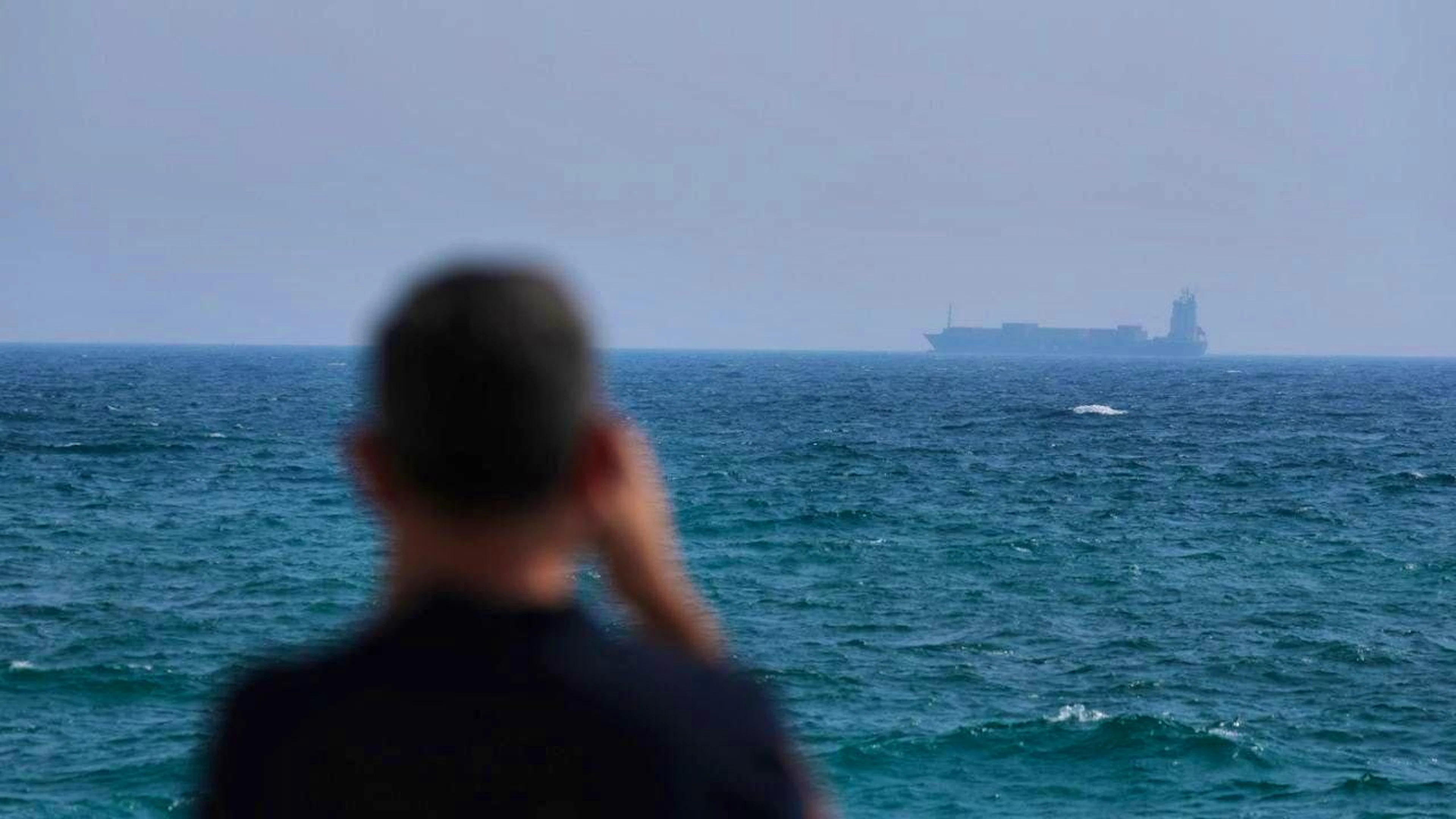 Since the attacks, hardly any ships have passed through the strait in the Persian Gulf, through which more than 20 million barrels are transported every day in peacetime - around a fifth of the global oil trade - for security reasons. (archive picture)