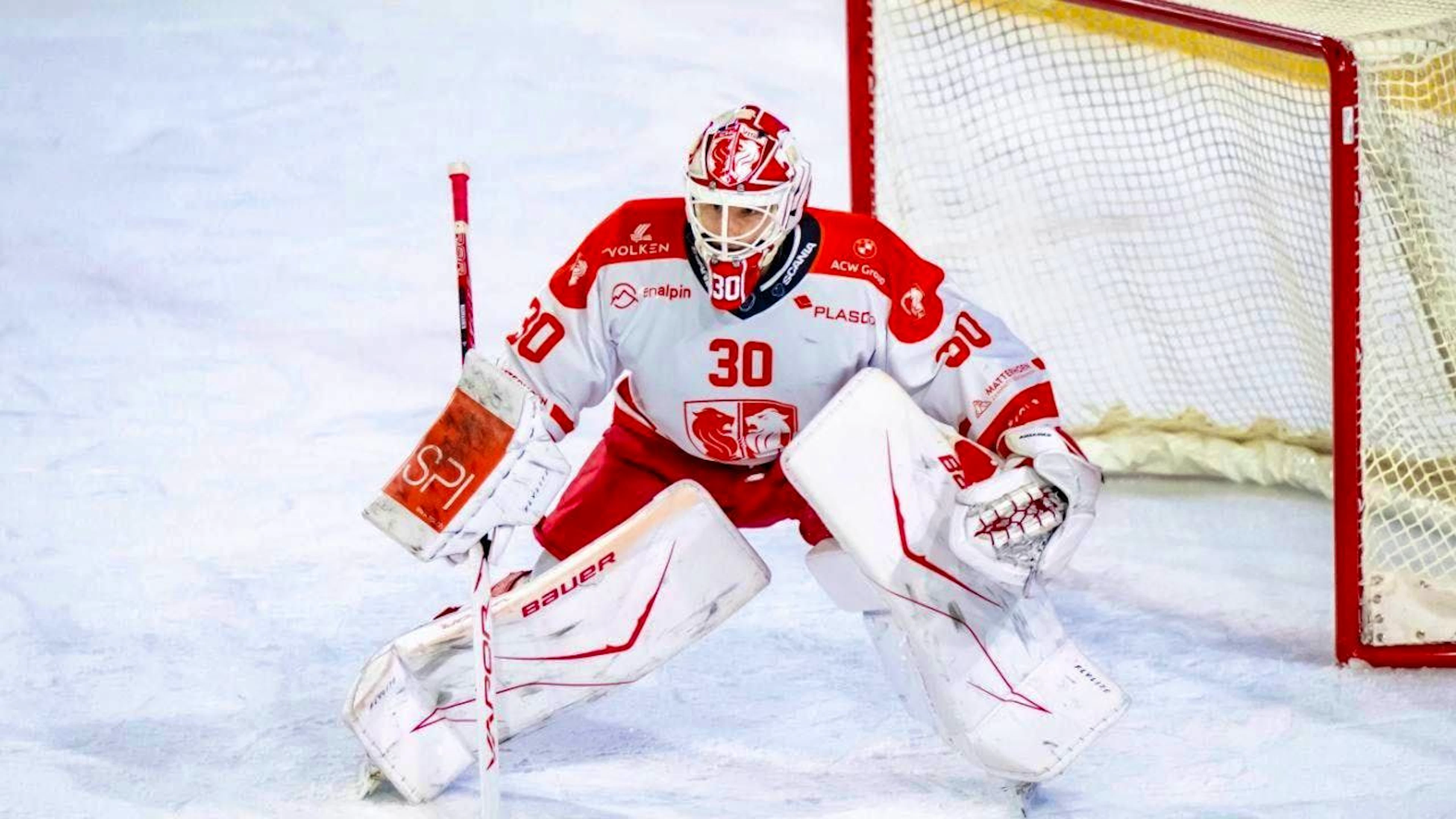 Safe value in the goal of EHC Visp: Goalie Juho Markkanen.