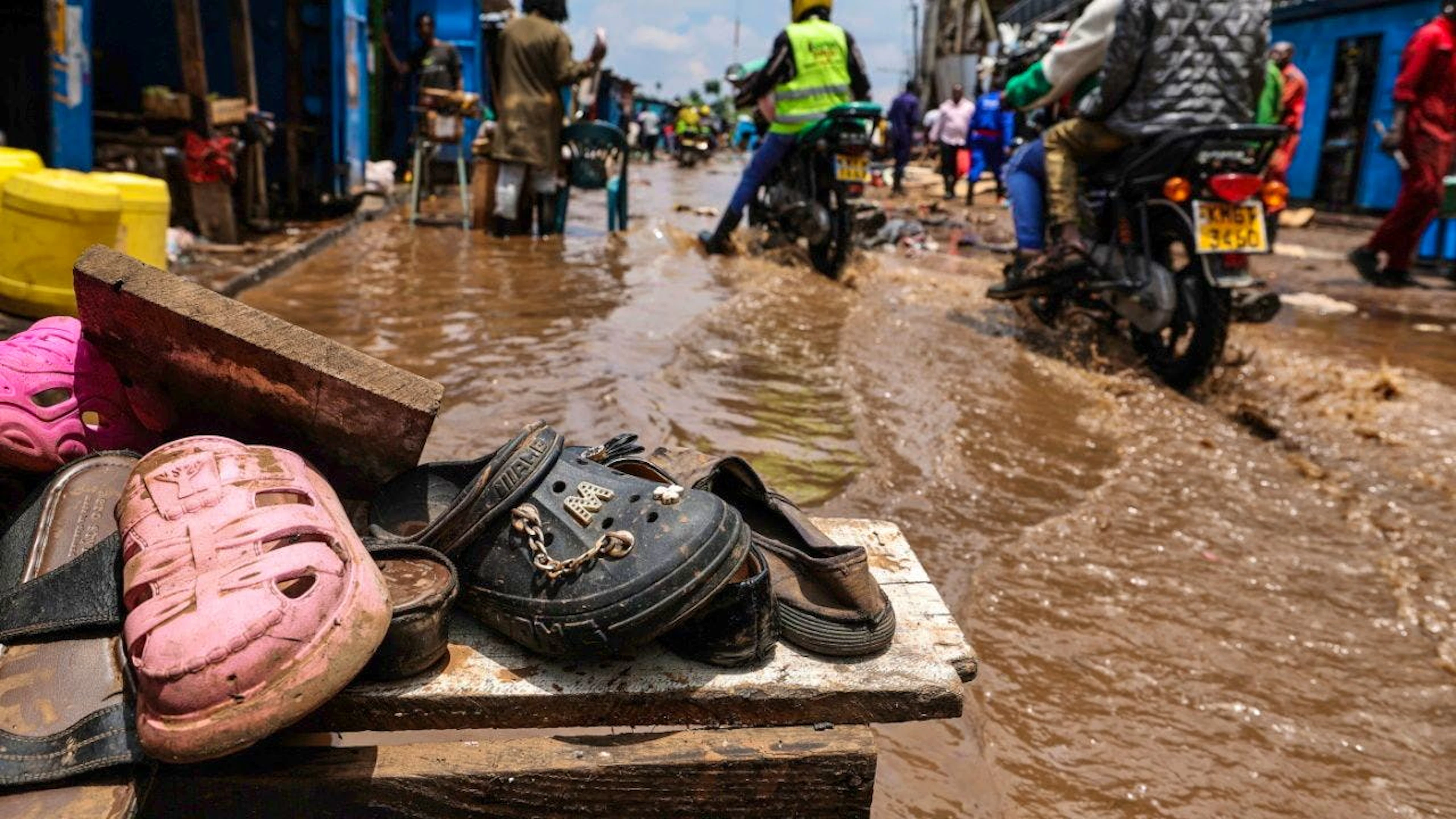 Le bilan des inondations au Kenya, come ici dans la capitale Nairobi monte à 45 morts.