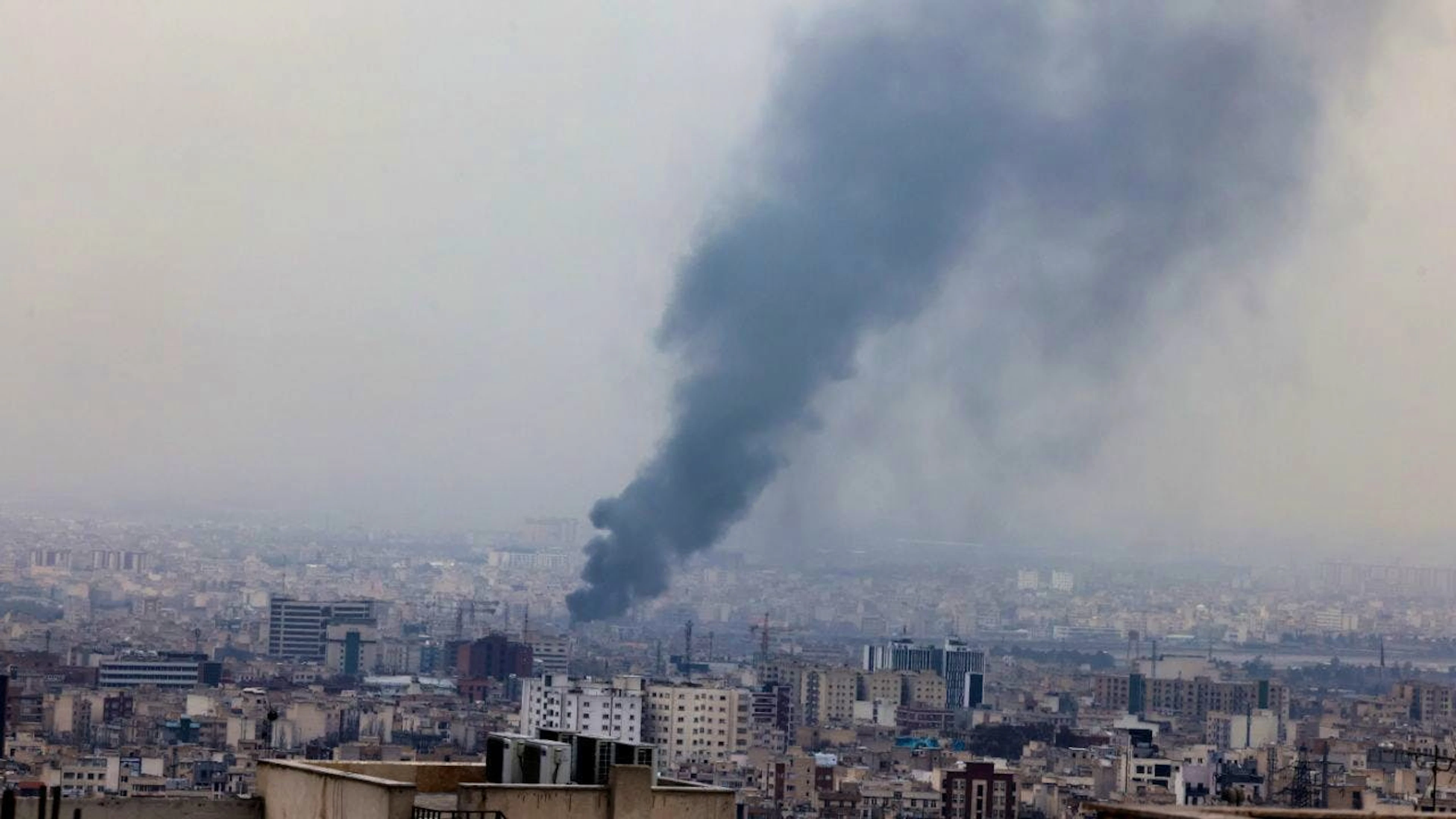 Forti esplosioni sono state udite oggi nella capitale Teheran.
