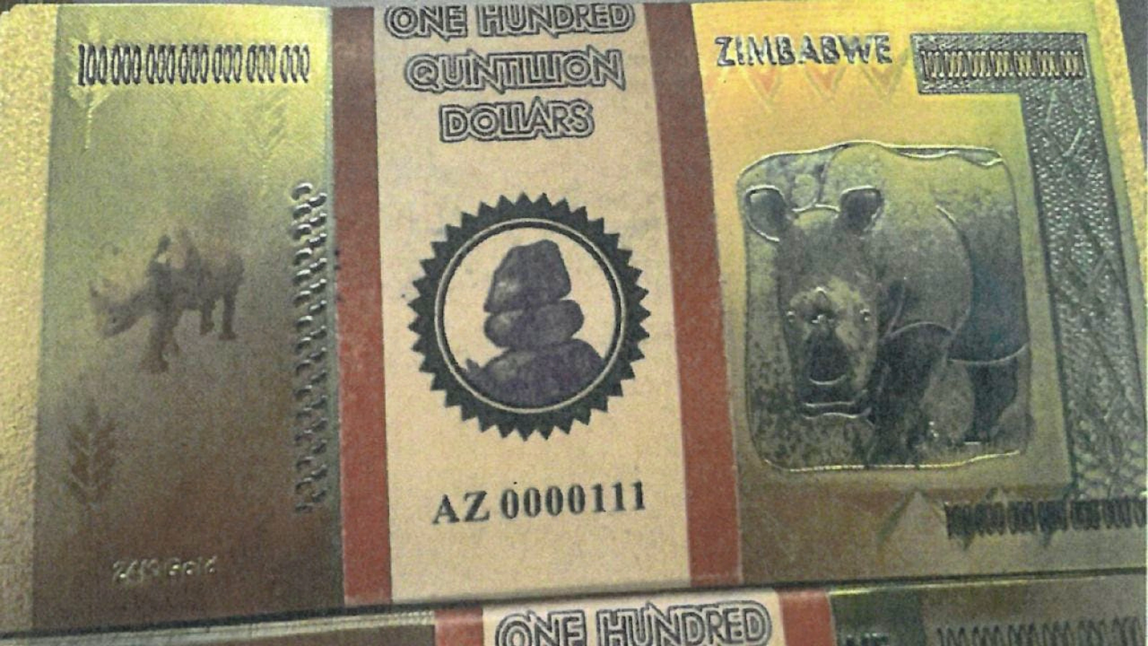 Des faux billets de banque zimbabwéens en plastique et en aluminium doré ont été interceptés à l'aéroport de Zurich l'an passé.