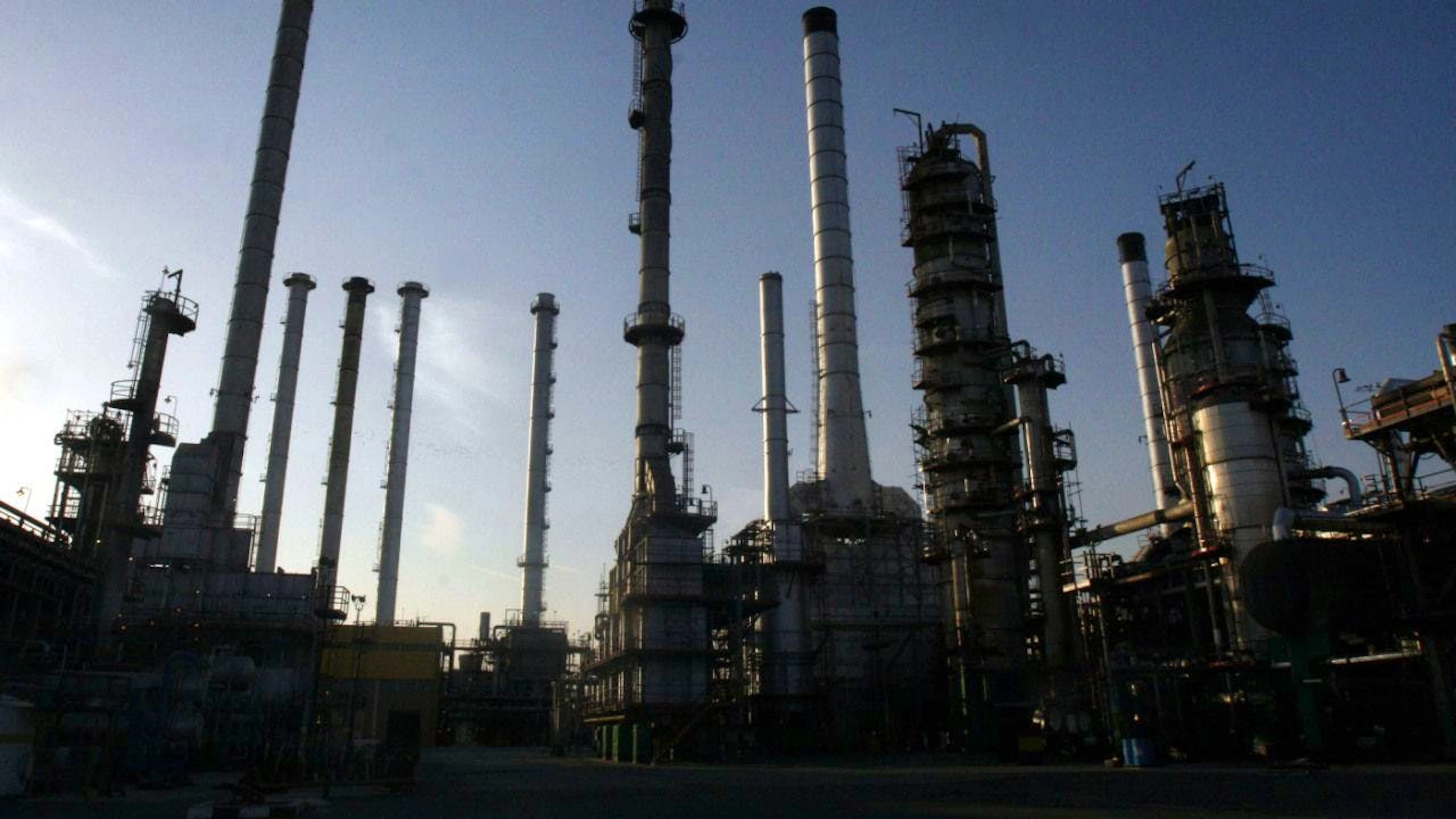 Una raffineria di petrolio in Iran.