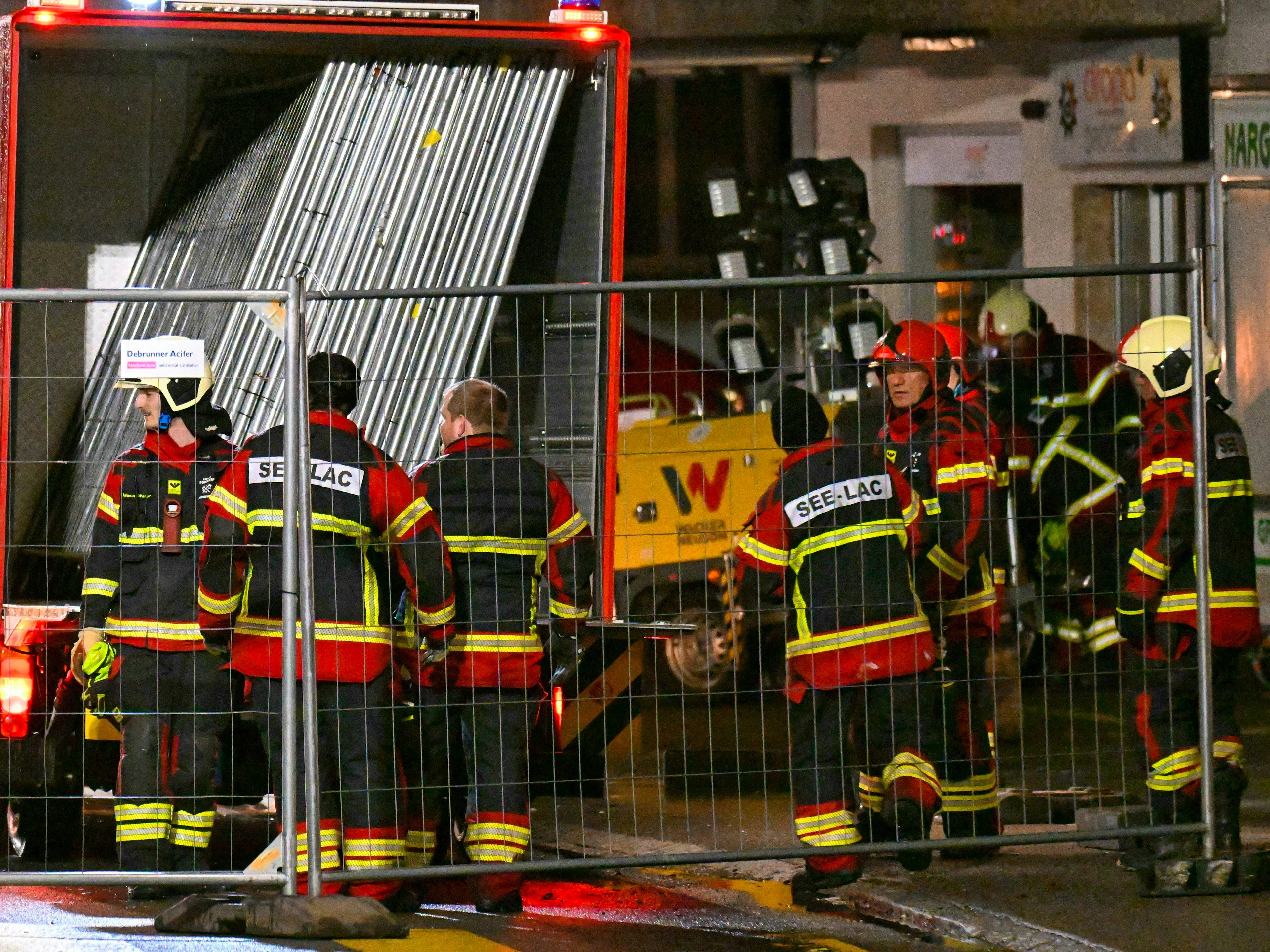 Il terribile incidente è costato la vita a sei persone e ne ha ferite altre in modo grave.