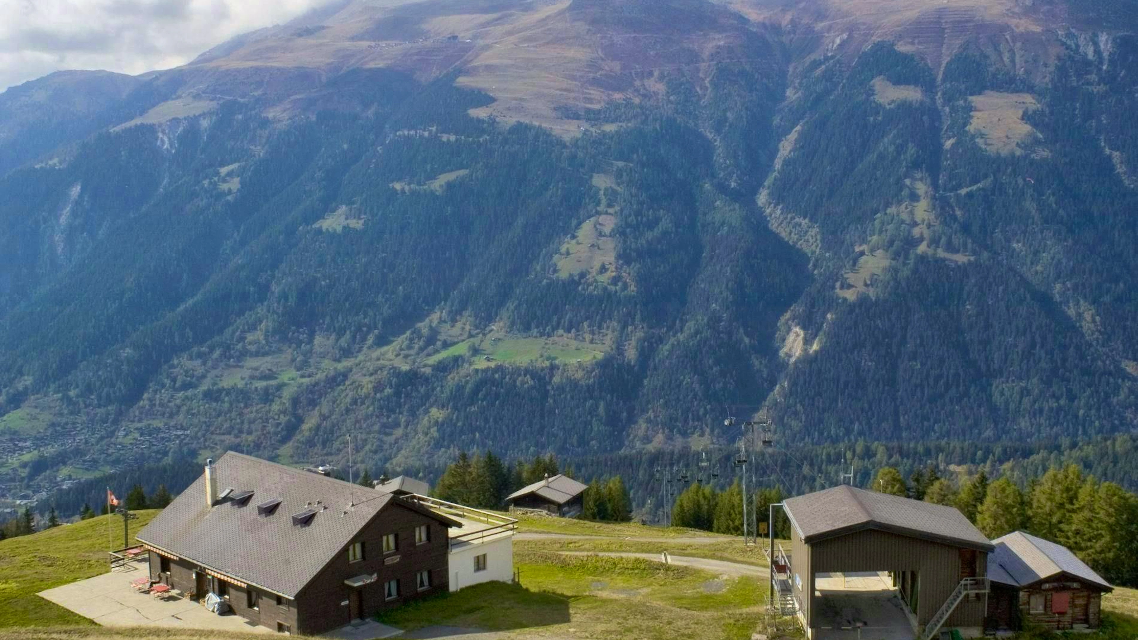 Once a mountain restaurant in the ski area, the "Chäserstatt" is now a hotel. From now on, it will remain closed in winter.