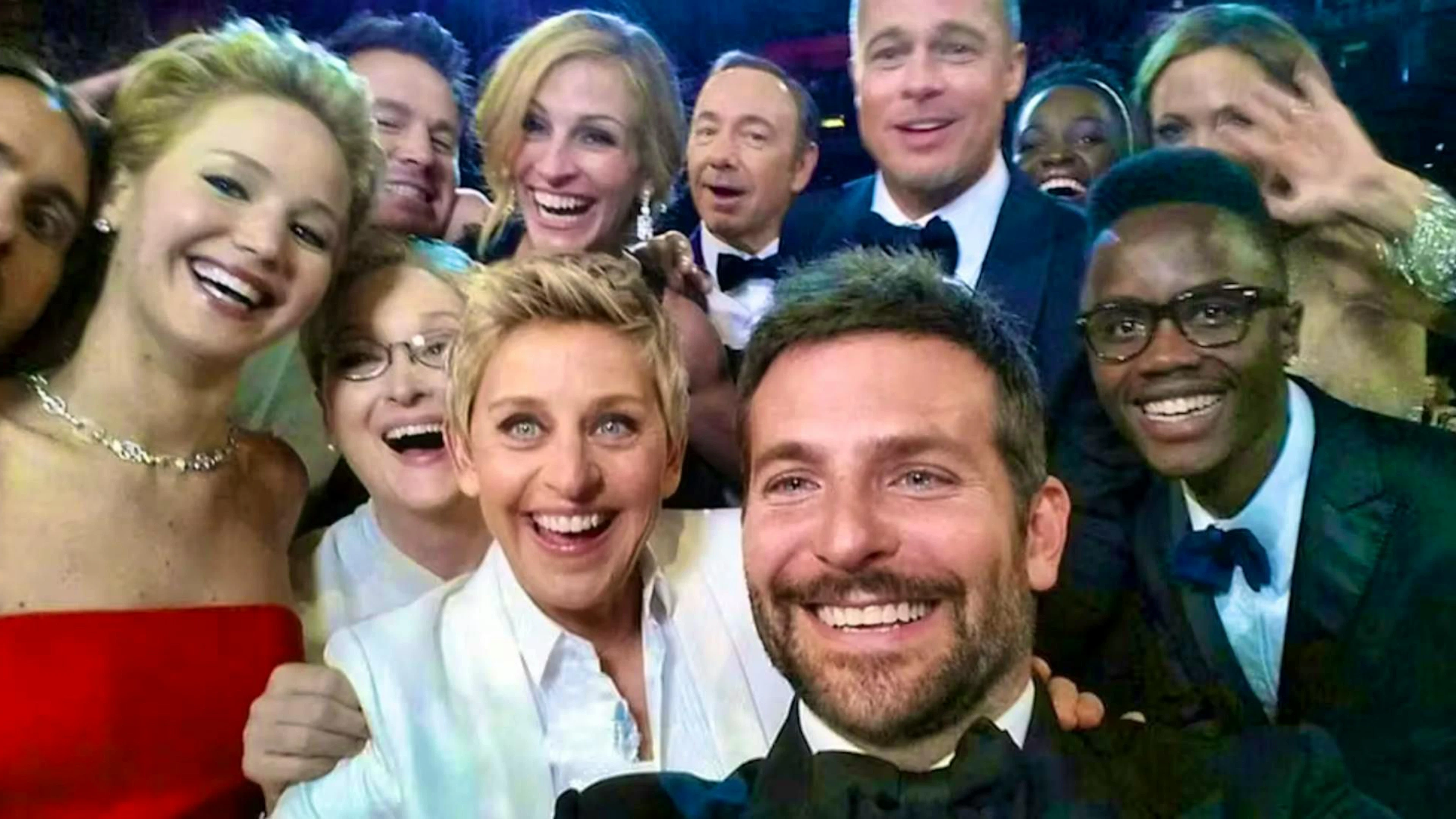 The selfie of presenter Ellen DeGeneres in 2014 could be the most expensive photo in the world. Samsung not only donated one dollar for each of the more than 3.3 million re-tweets of the picture on the short message service Twitter, but also paid the US broadcaster ABC 1.5 million dollars for an advertising spot during the broadcast.