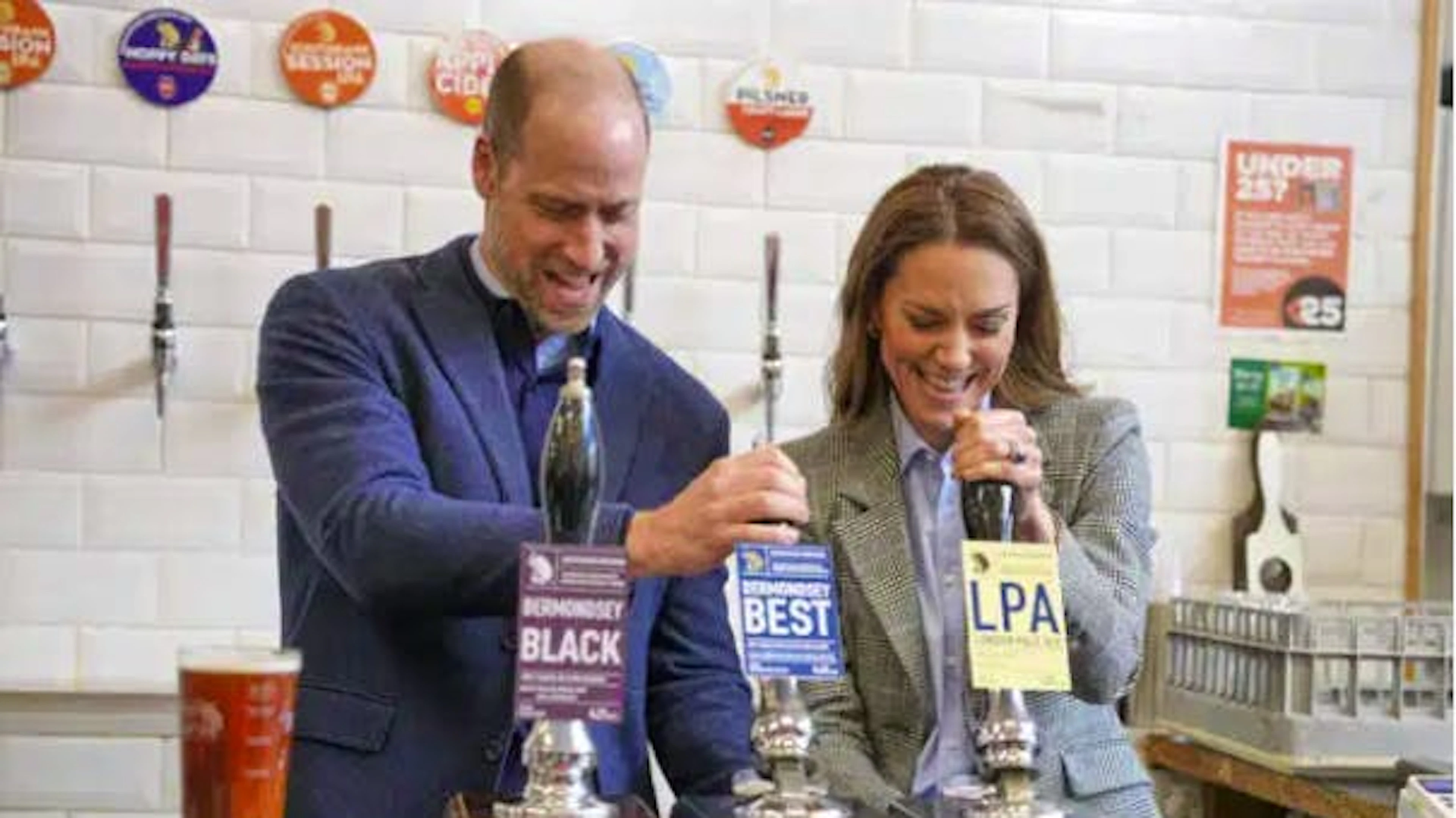 È sfida a chi spilla più birre tra Kate e William, ma lei sorprende tutti
