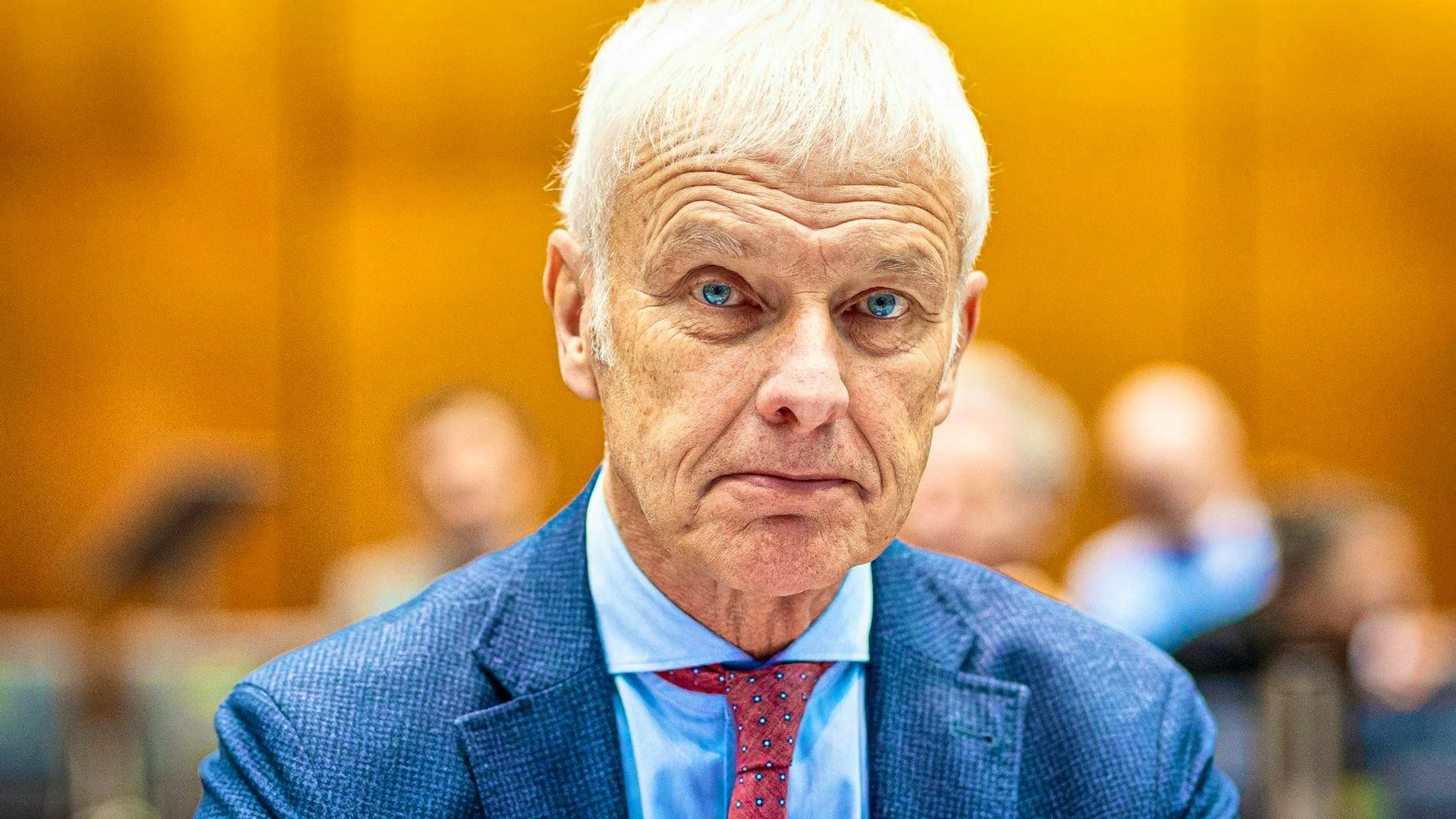 Ex-VW boss still receives 1.2 million euros from VW 6 years after his resignation.