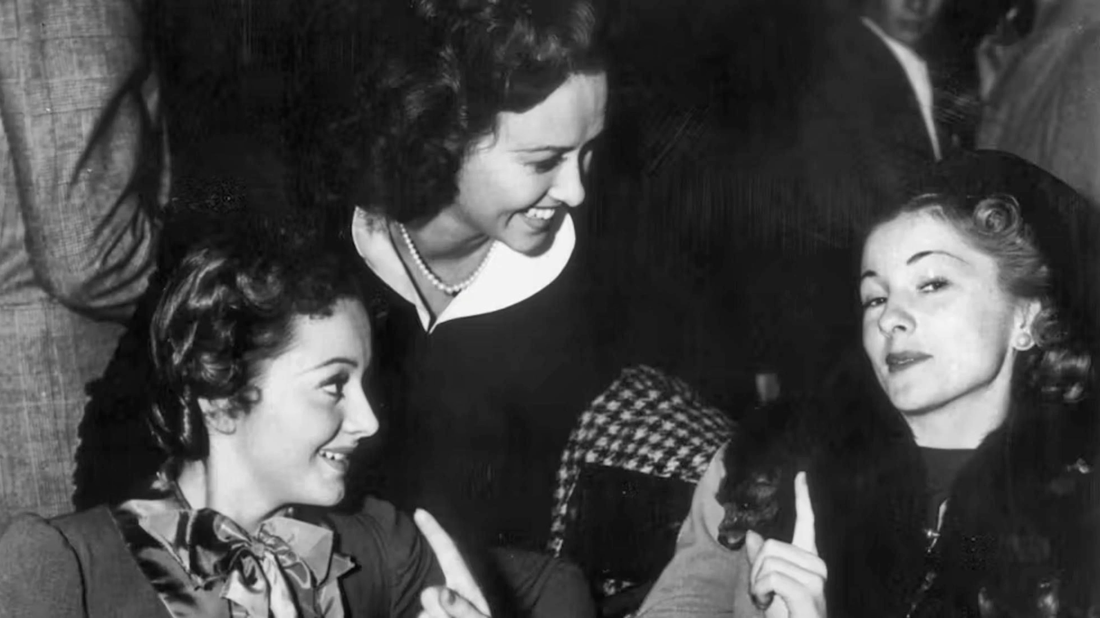 The words of thanks from Brit Joan Fontaine (right) were forgotten the moment her sister Olivia de Havilland (left) burst onto the stage. She had also been nominated for an Oscar in 1935 and had fallen out with Fontaine. Now the loser rushed to be the first to congratulate her. But Fontaine did not grant her sister the consolation of being able to save face in front of an audience.