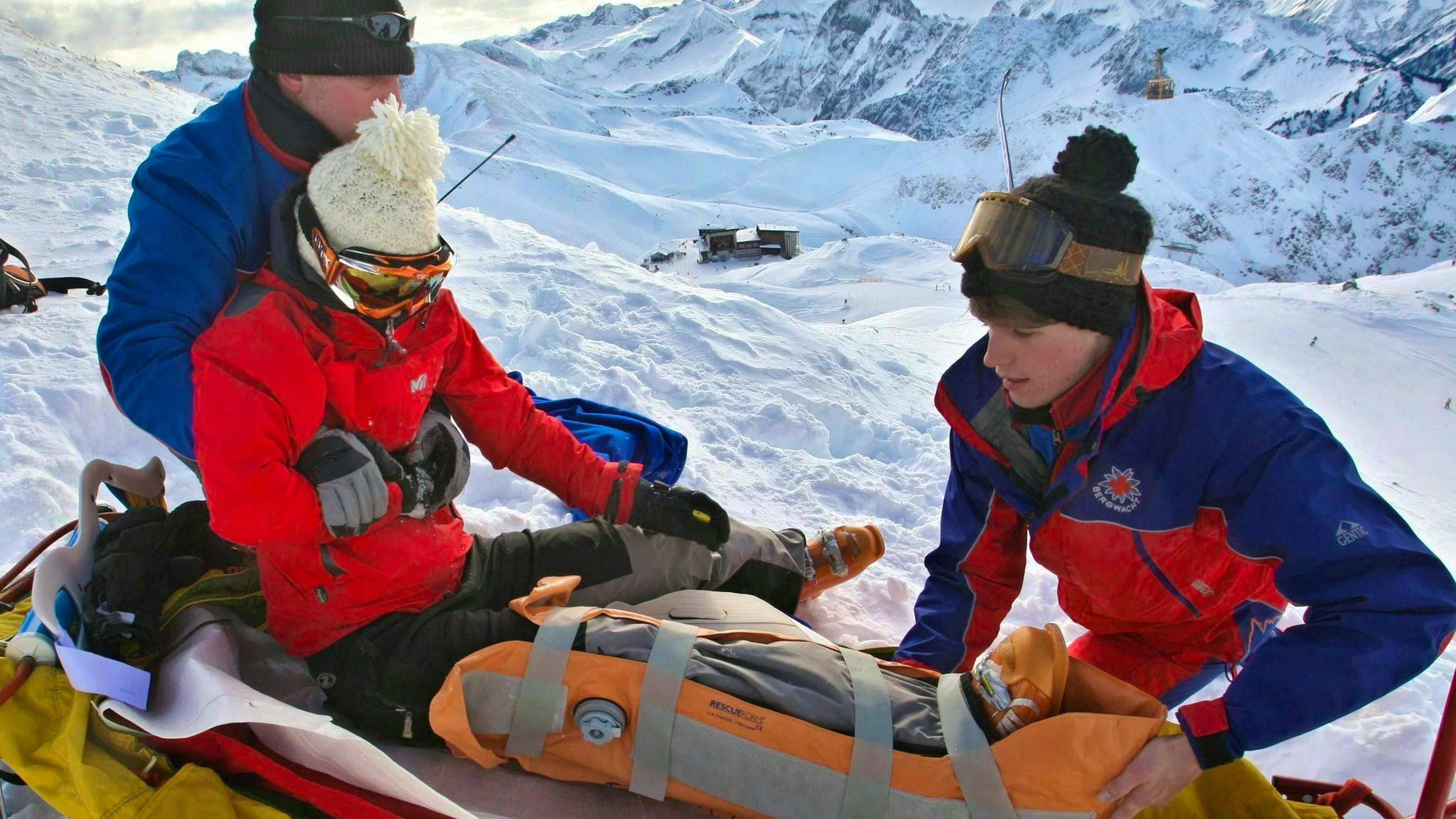 In the Akia - a kind of rescue sledge - injured people are picked up by the mountain rescue service in the event of accidents on the slopes. (archive picture) 