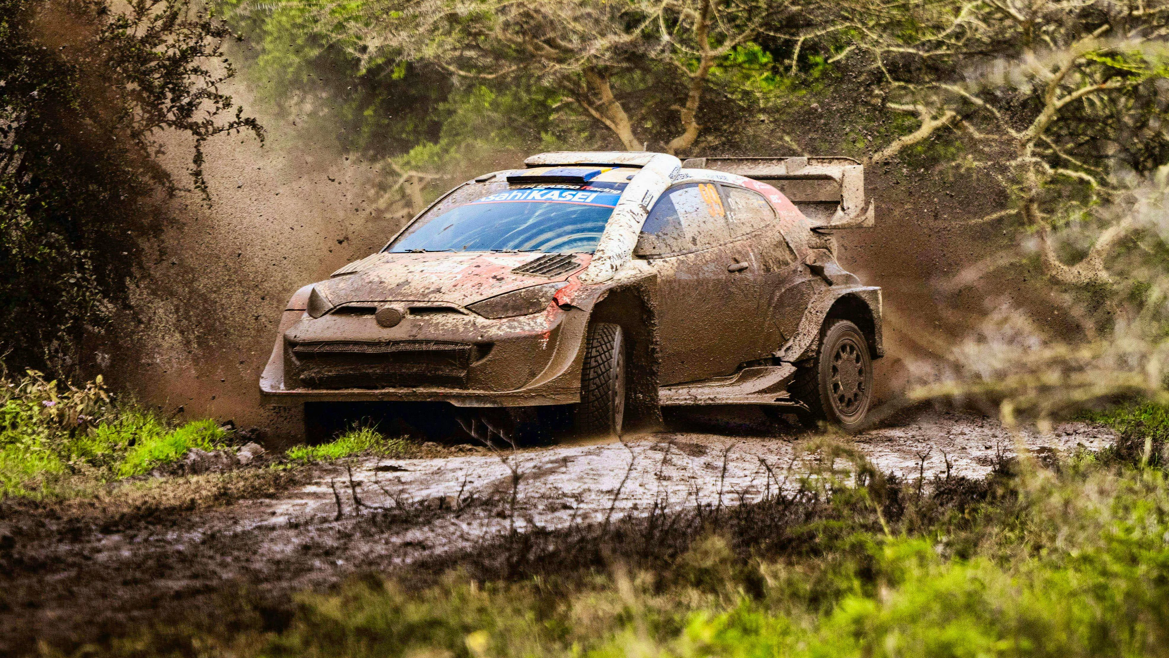 Oliver Solberg et ses coéquipiers chez Toyota ont dû abandonner à cause de la boue.