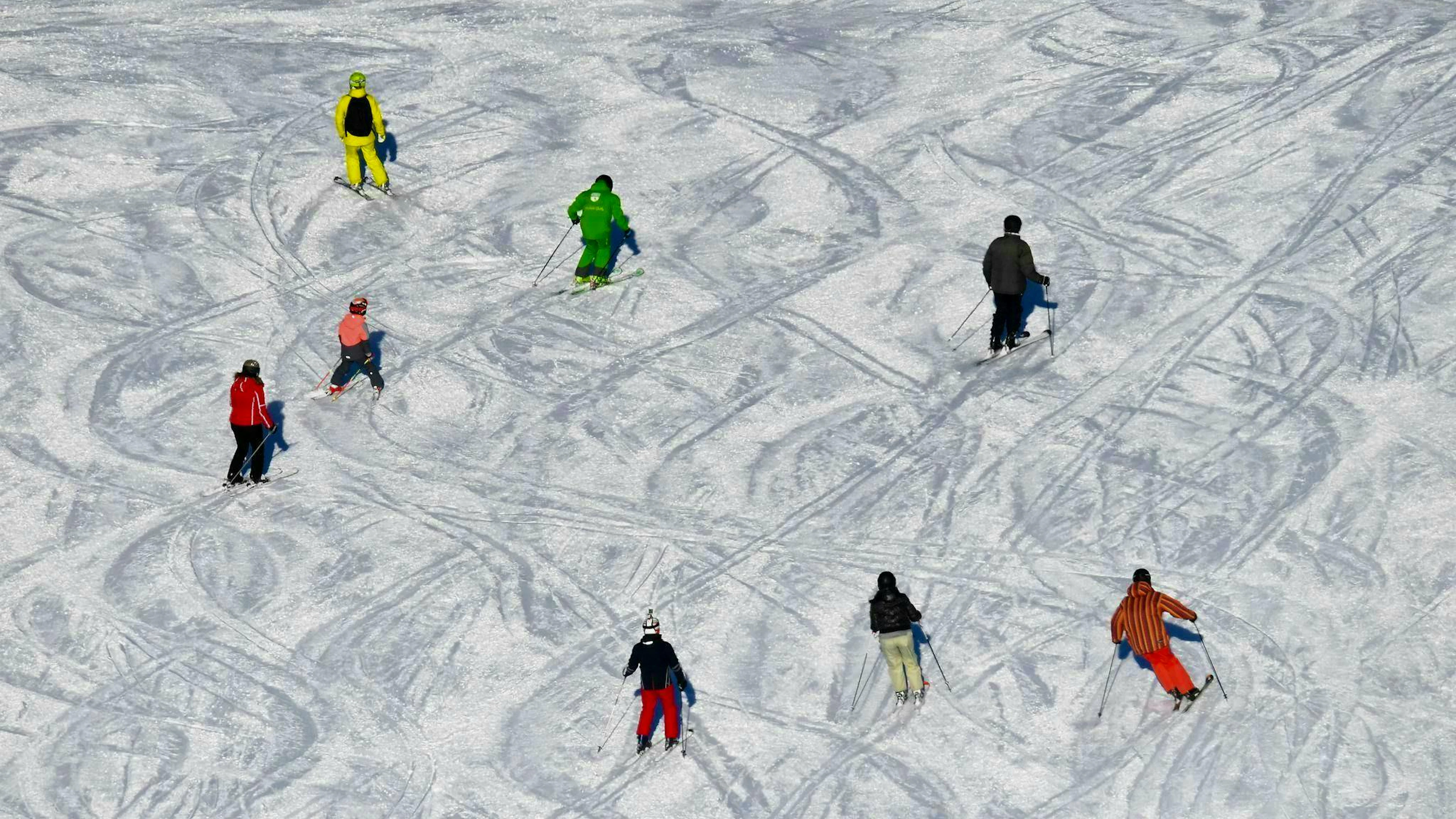 Skiers occasionally get in each other's way during their turns. (archive picture)