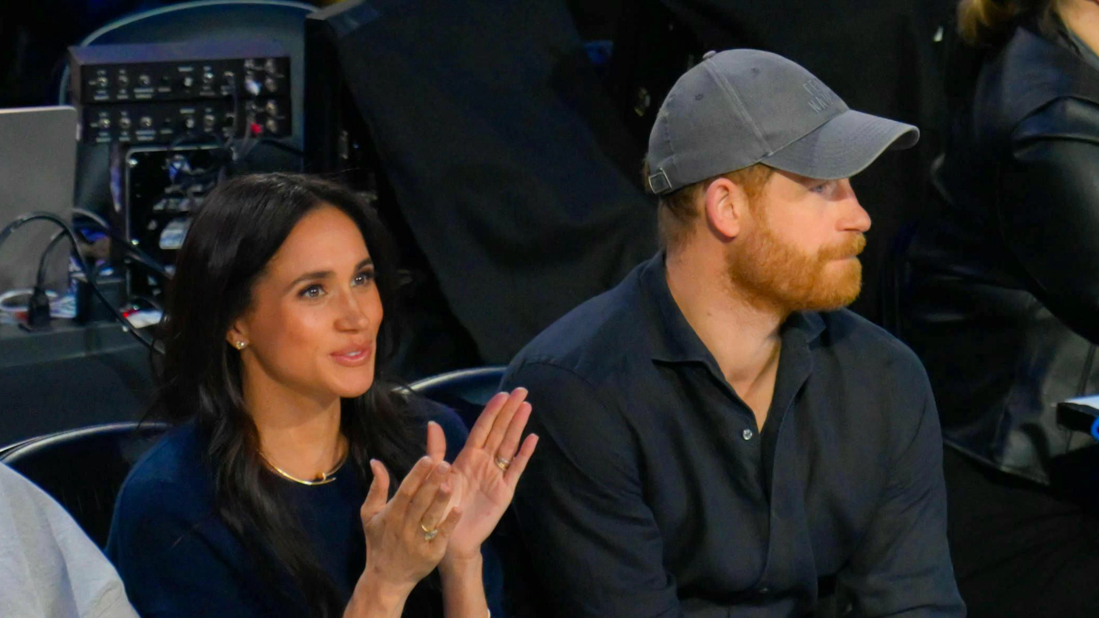 La frase choc della regina Camilla: «Meghan ha fatto il lavaggio del cervello a Harry»