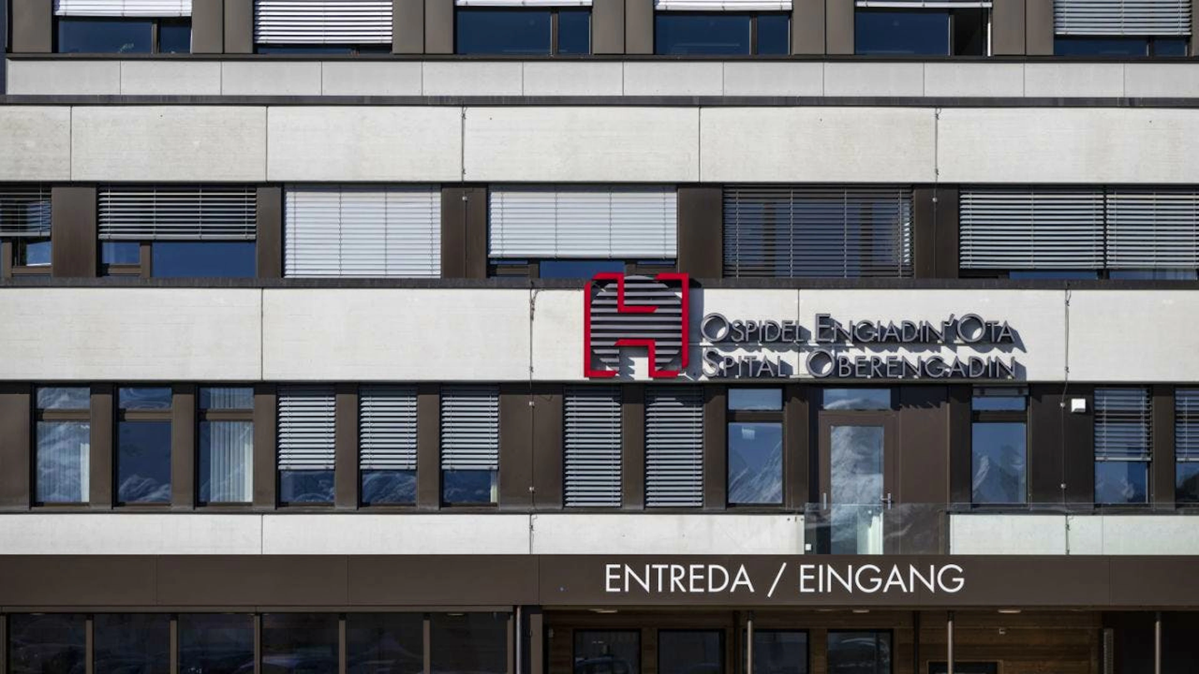 L'ospedale di Samedan ha ottenuto un mandato di prestazioni conferito dal Governo grigionese. Dal primo aprile i servizi saranno leggermente ridotte rispetto ad ora.