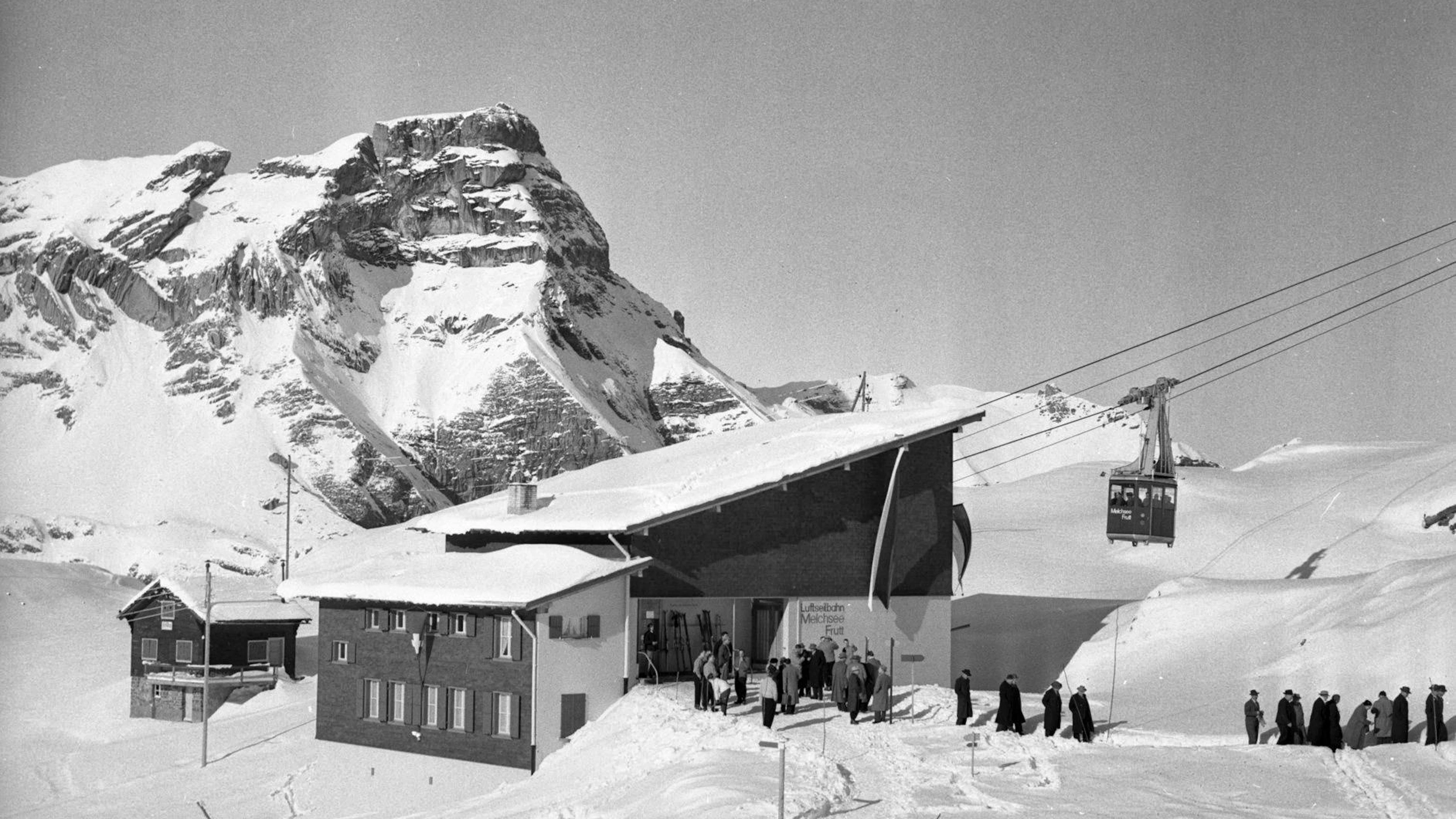 In 1958, the cable car from Stöckalp to the Melchsee-Frutt ski area was opened. In 1979, a serious accident occurred in which a man died (archive photo from 1958).