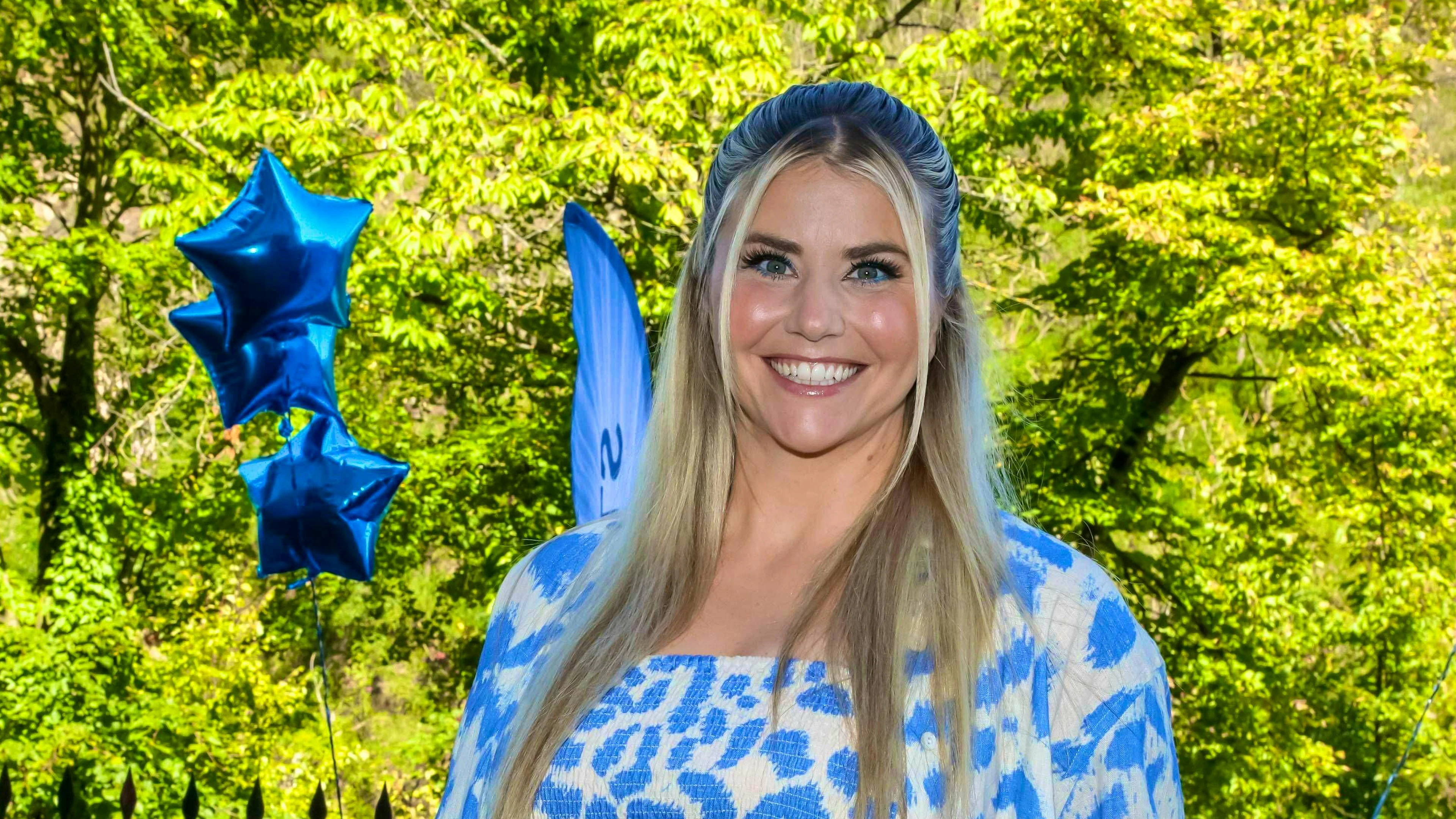 In a new podcast, pop star Beatrice Egli talks about her morning routines and fitness habits.