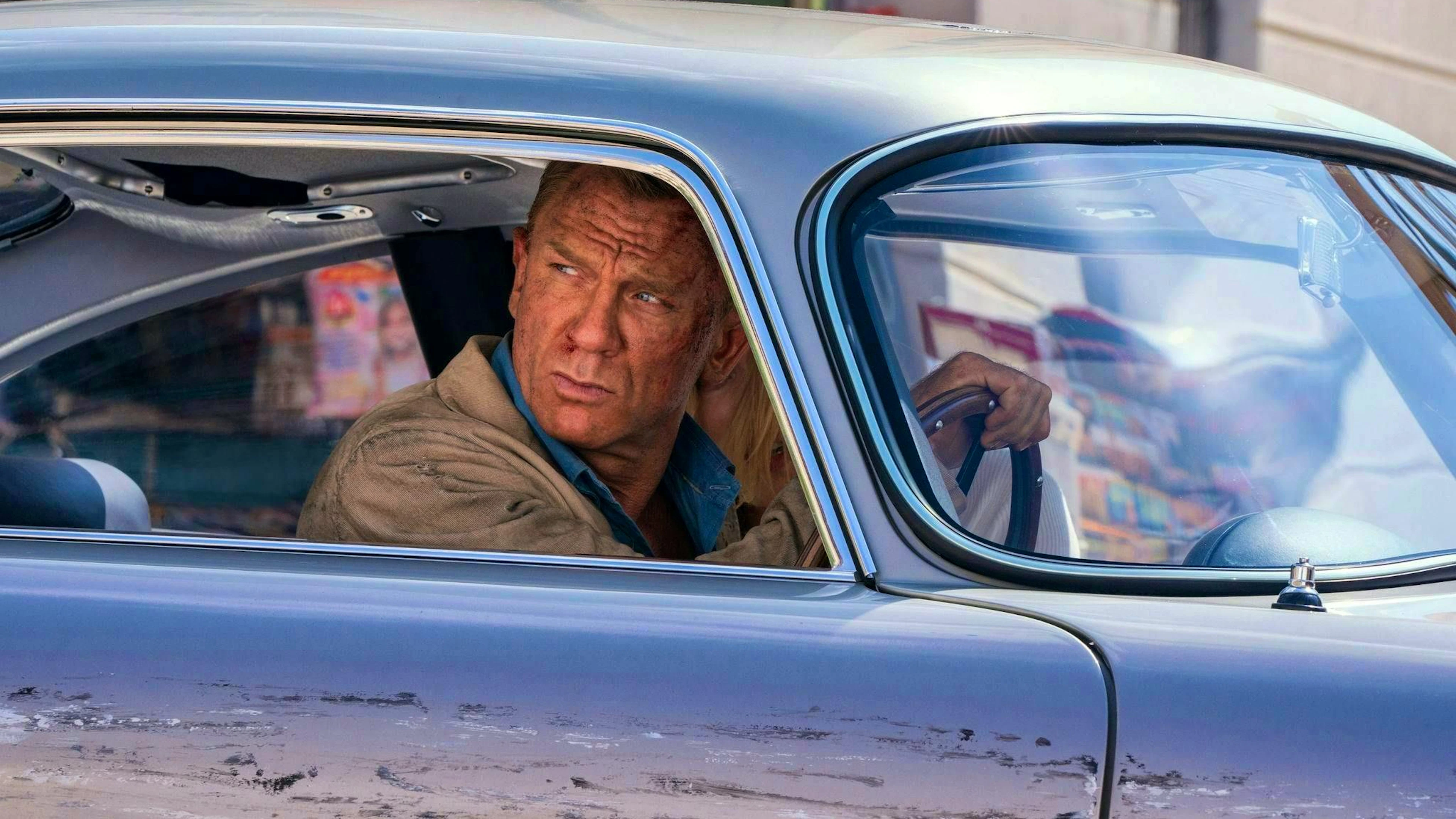 Five times Daniel Craig aka James Bond had put his life in danger while saving the world, in the movie "No Time to Die" he actually died despite the title.