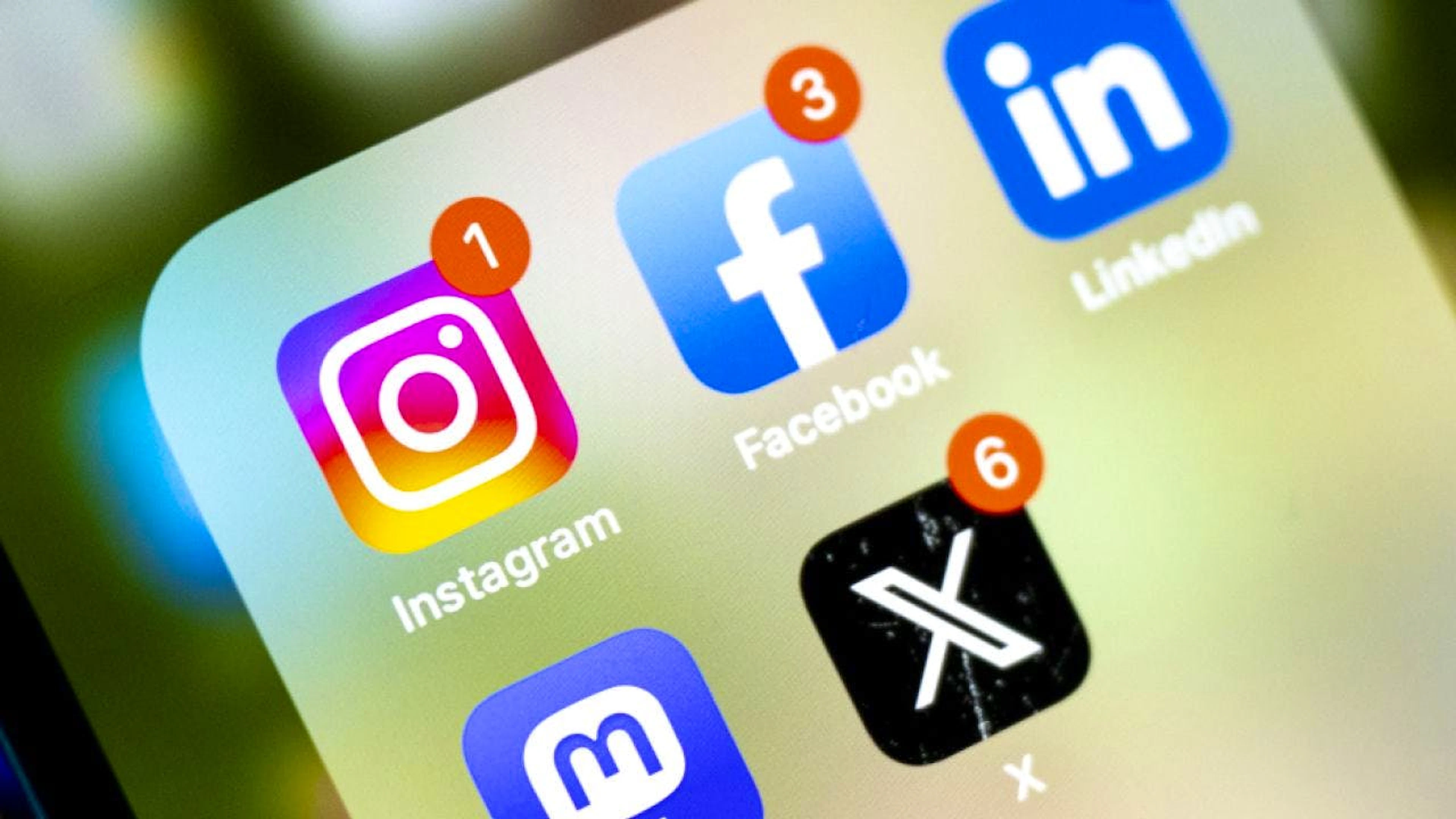 L'interdiction de réseaux sociaux testée pour les ados