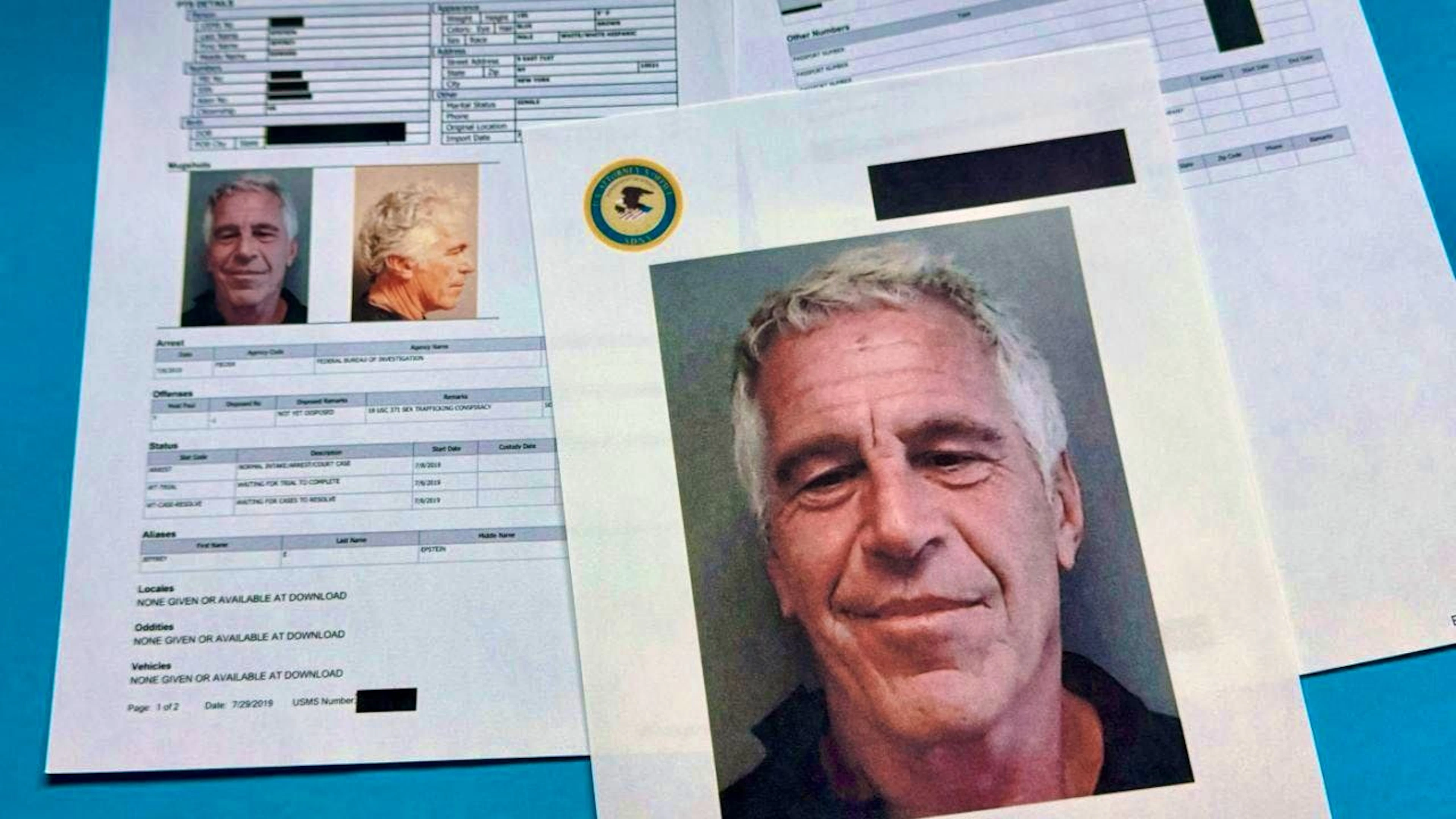 ARCHIVE - Documents with redacted passages from the Jeffrey Epstein files are shown in Washington (archive photo). Photo: Jon Elswick/AP/dpa - ATTENTION: For editorial use only in connection with current reporting and only with full attribution to the above credit