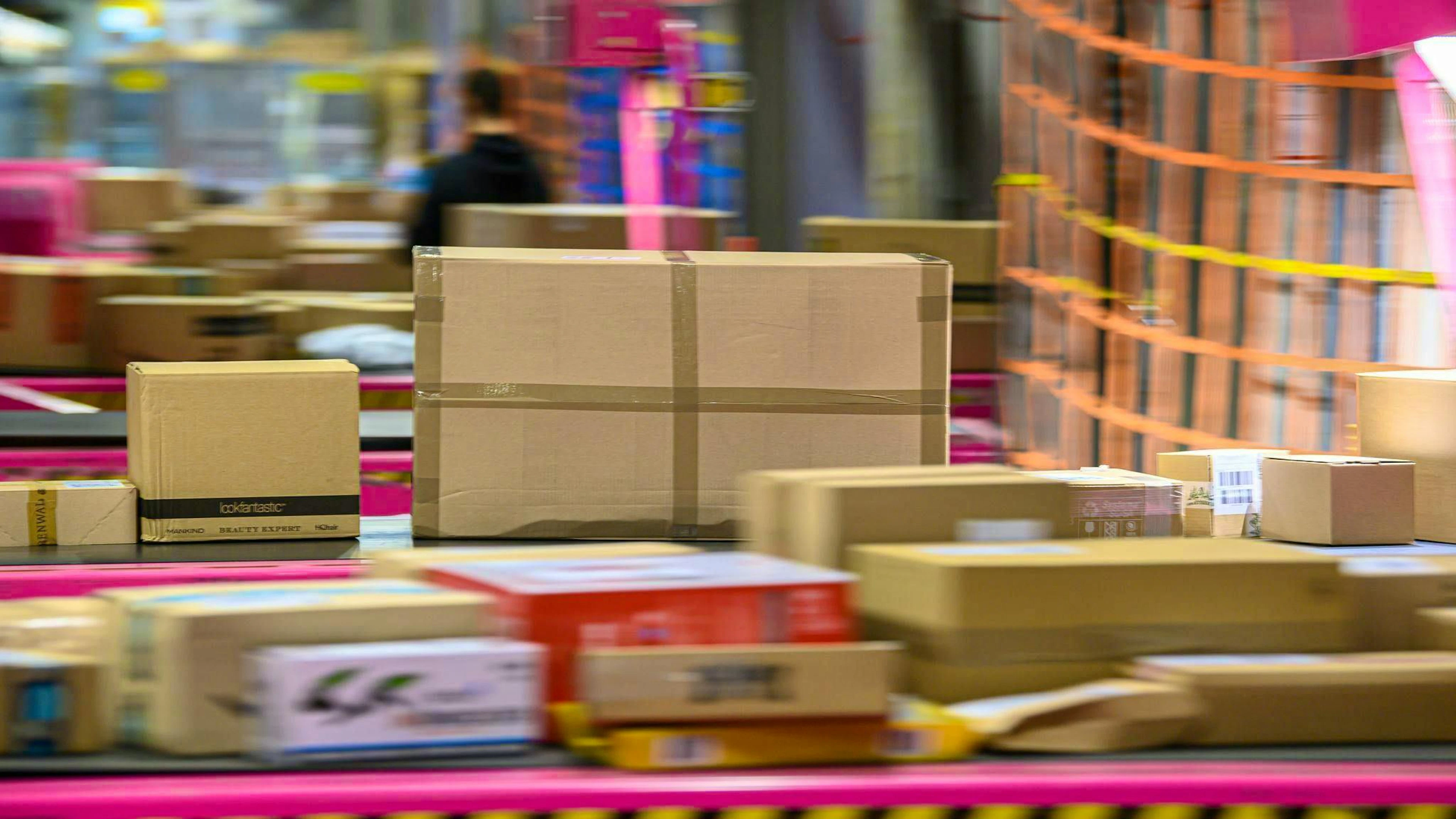 The EU is now intervening in the online parcel boom.
