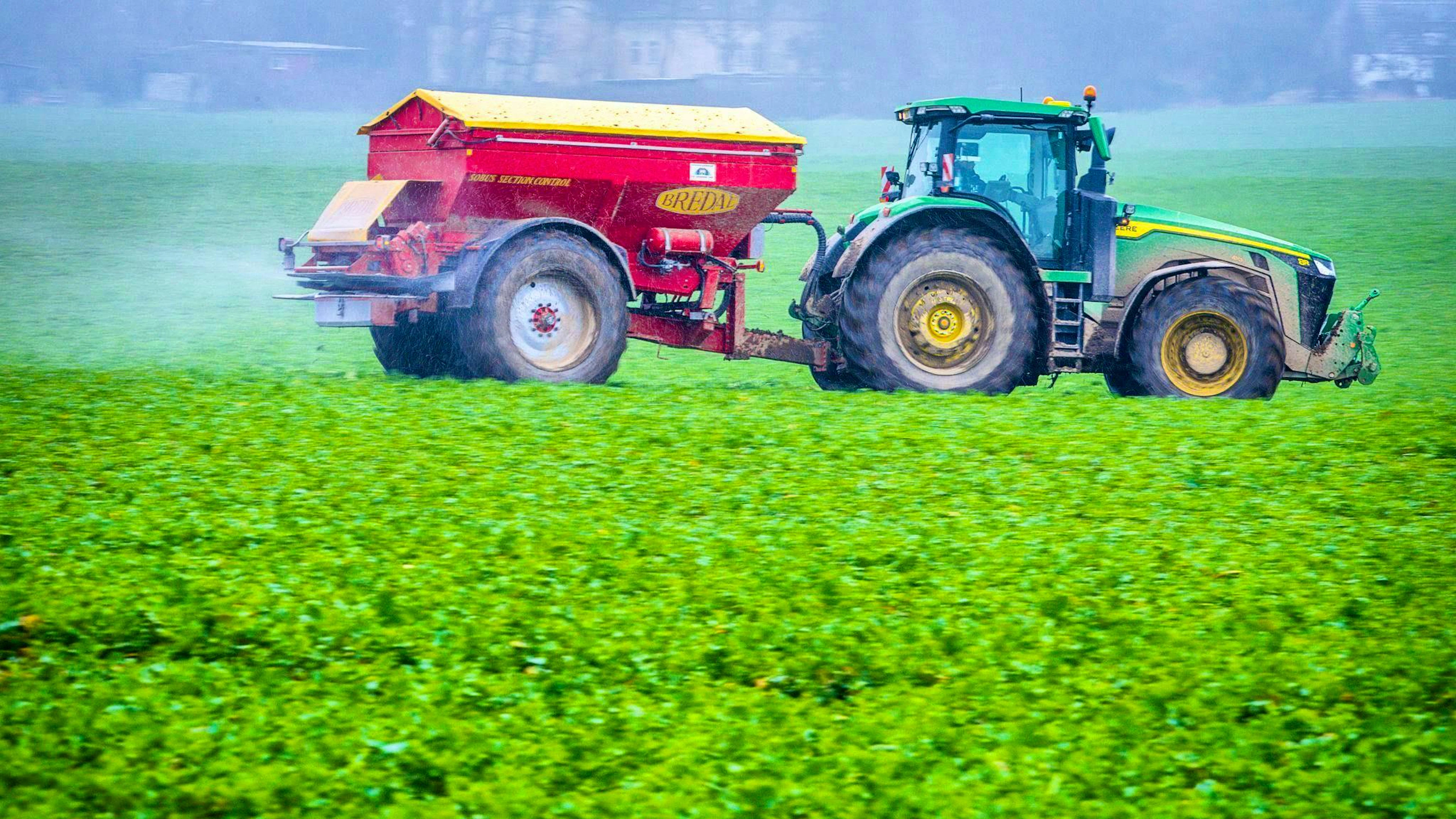 Rising prices for mineral fertilizers are putting pressure on farmers worldwide.