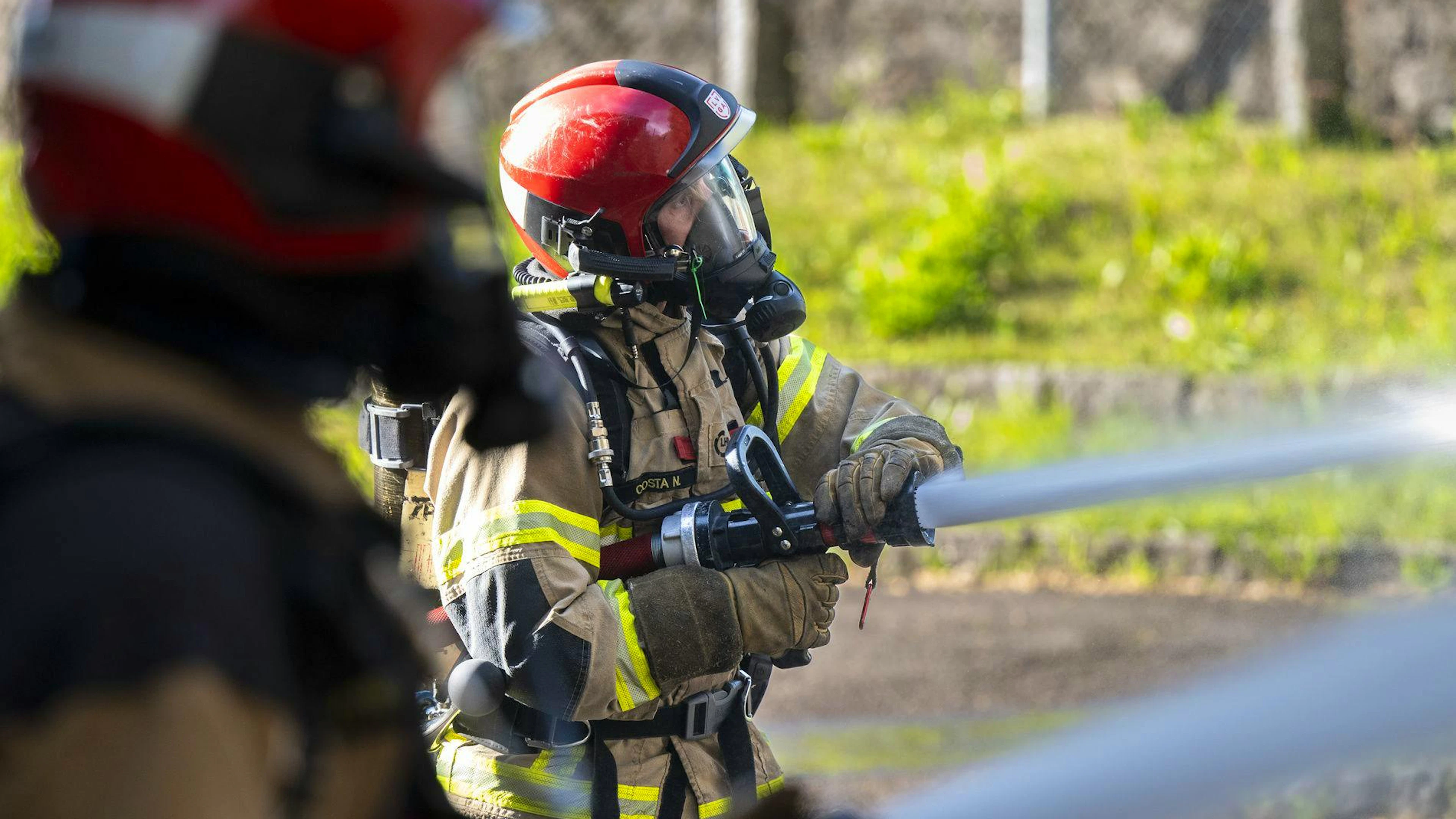 Esplosione e casa in fiamme a Leontica, feriti cinque poliziotti