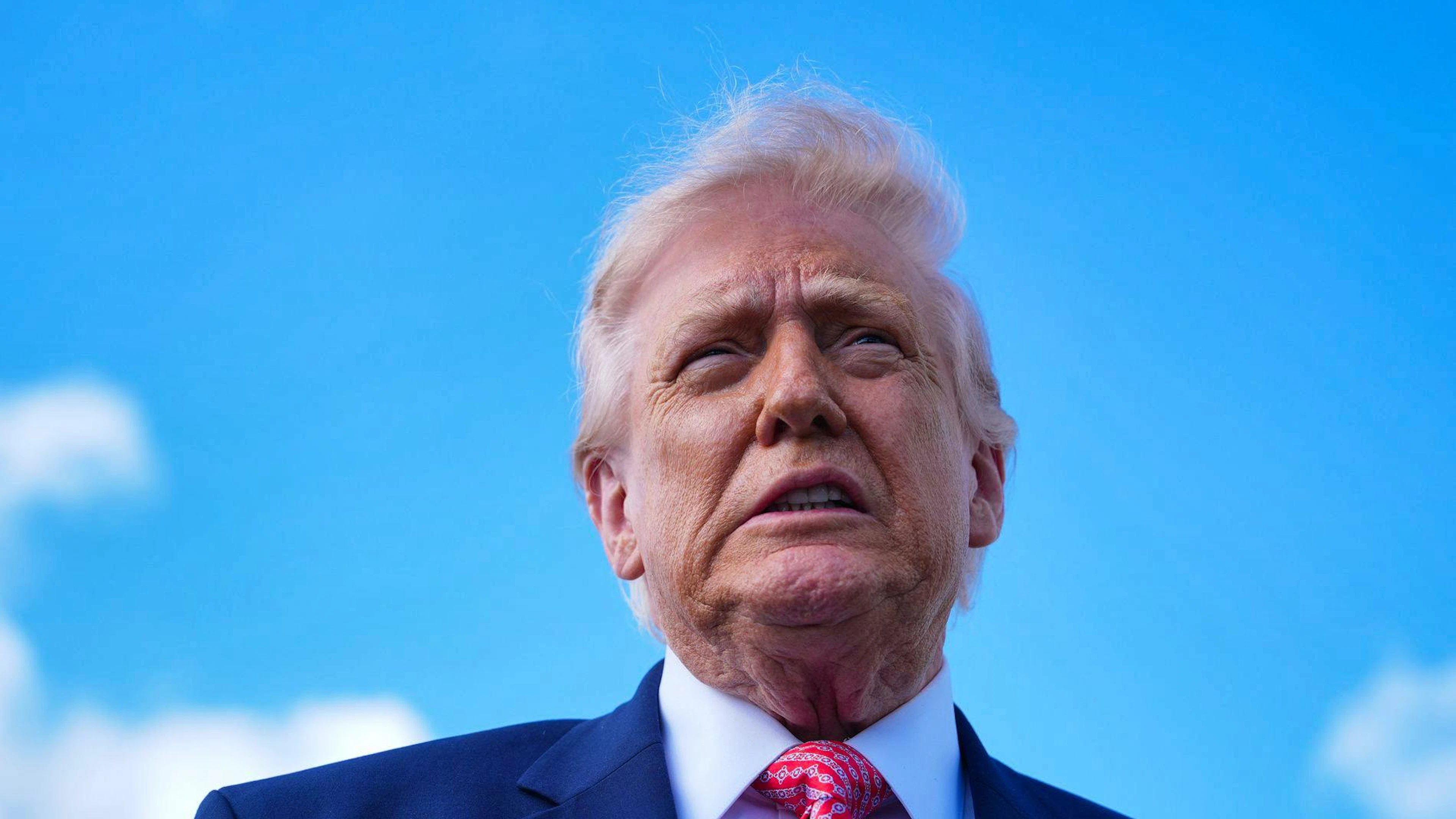 I messaggi di Donald Trump riguardo alle prossime mosse degli Stati Uniti restano contraddittori.