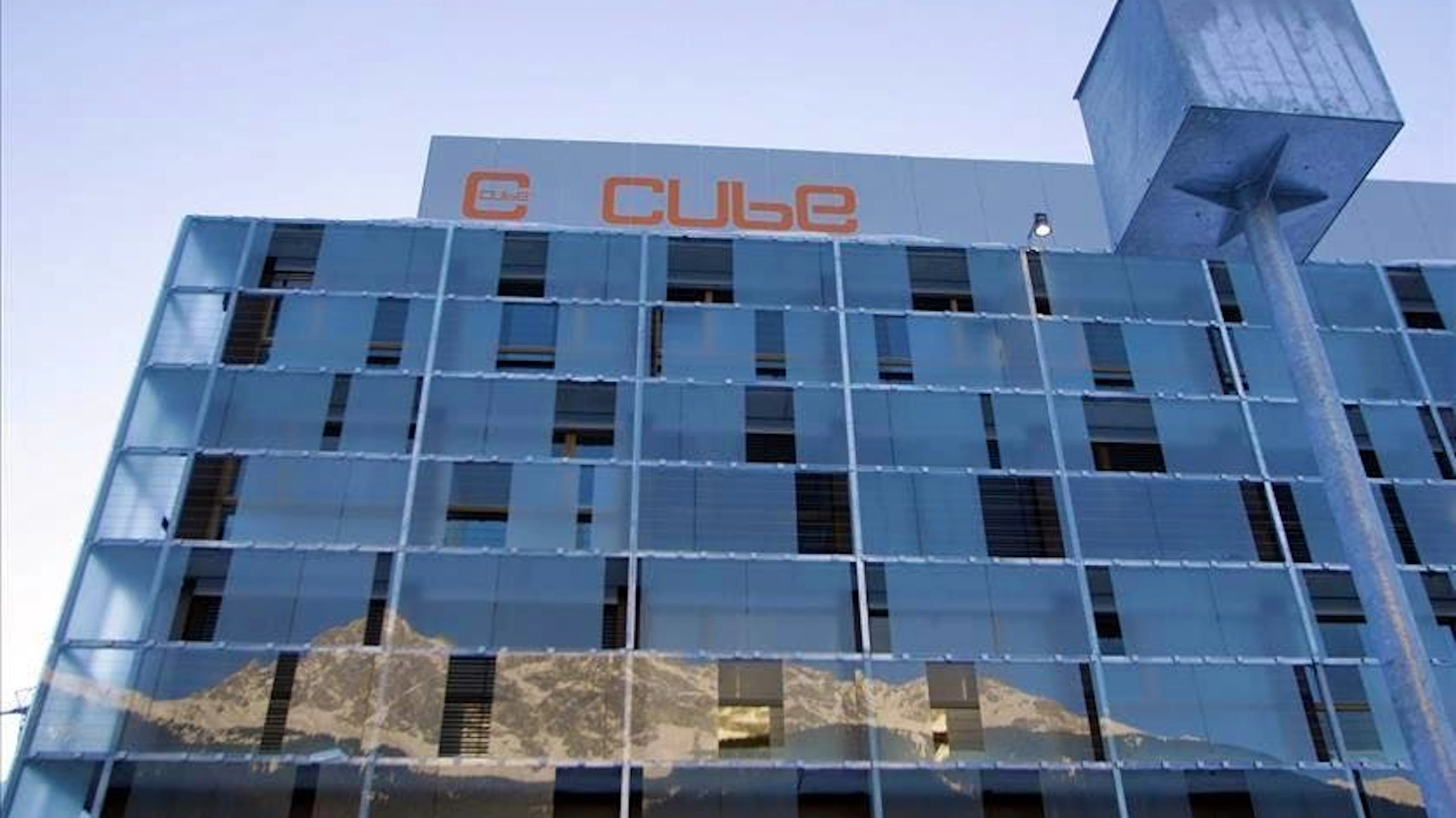 L'edificio, qui ripreso all'epoca della sua apertura nel 2005