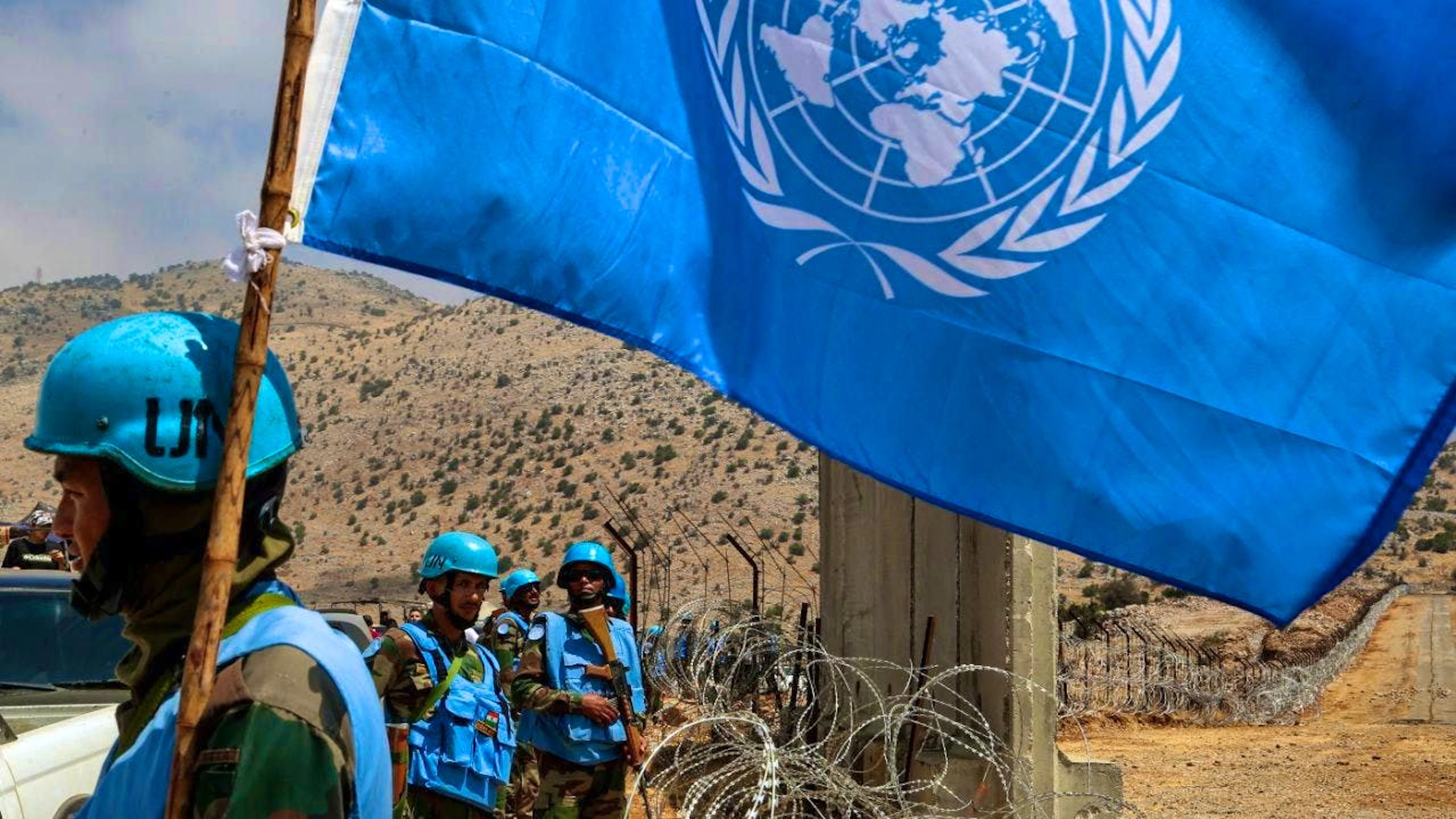 ARCHIVE - UN peacekeepers from the Indian contingent are securing the Lebanese border with Israel. Once again, peacekeepers have come under fire in Lebanon. Photo: Marwan Naamani/dpa