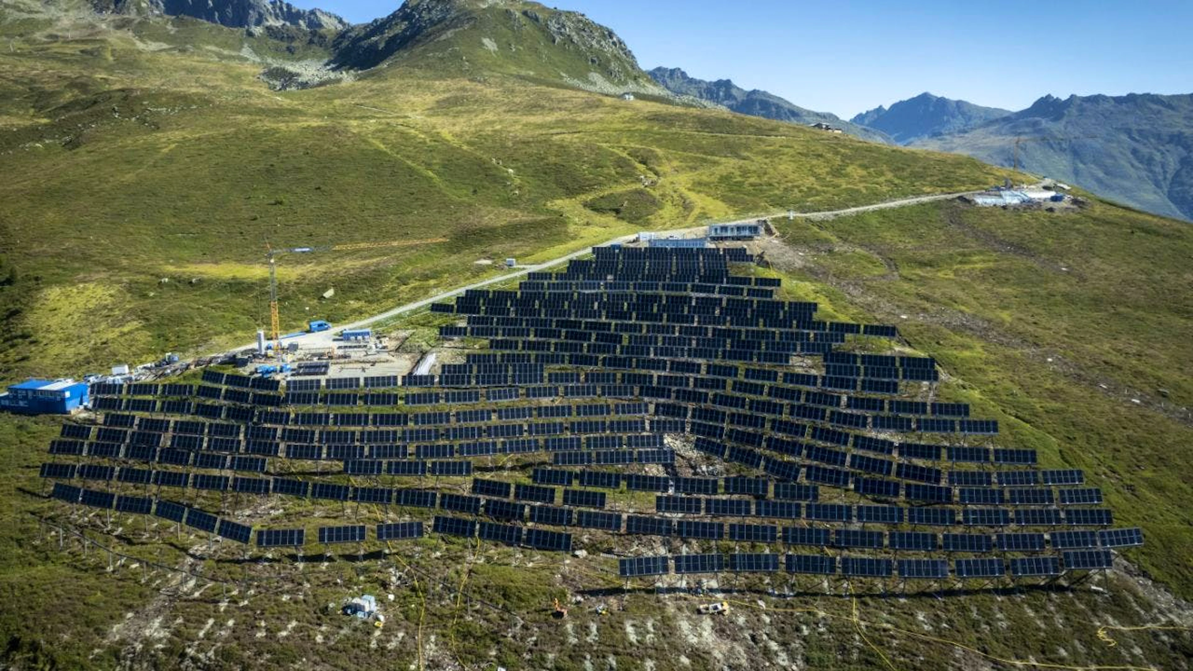 Secondo Repower, l'impianto fotovoltaico Madrisa Solar, situato a 2'000 metri di altitudine nel Comune di Klosters (GR), è il primo impianto solare alpino della Svizzera ad essere stato collegato alla rete lo scorso autunno. (immagine d'archivio)