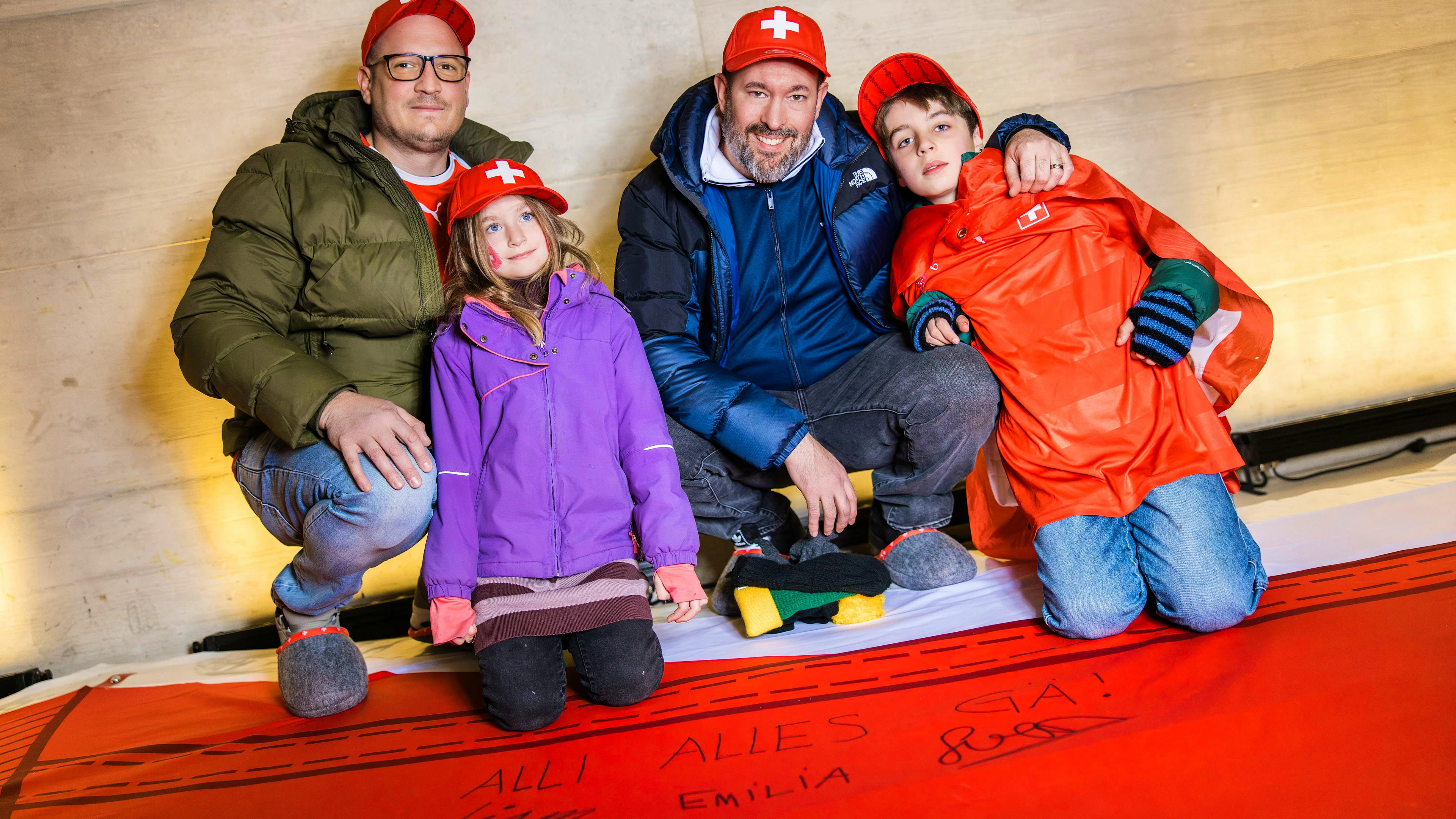 Familie Stocker mit Liam motiviert die Nati ebenfalls. Ihr Spruch: «Alli alles gä!»