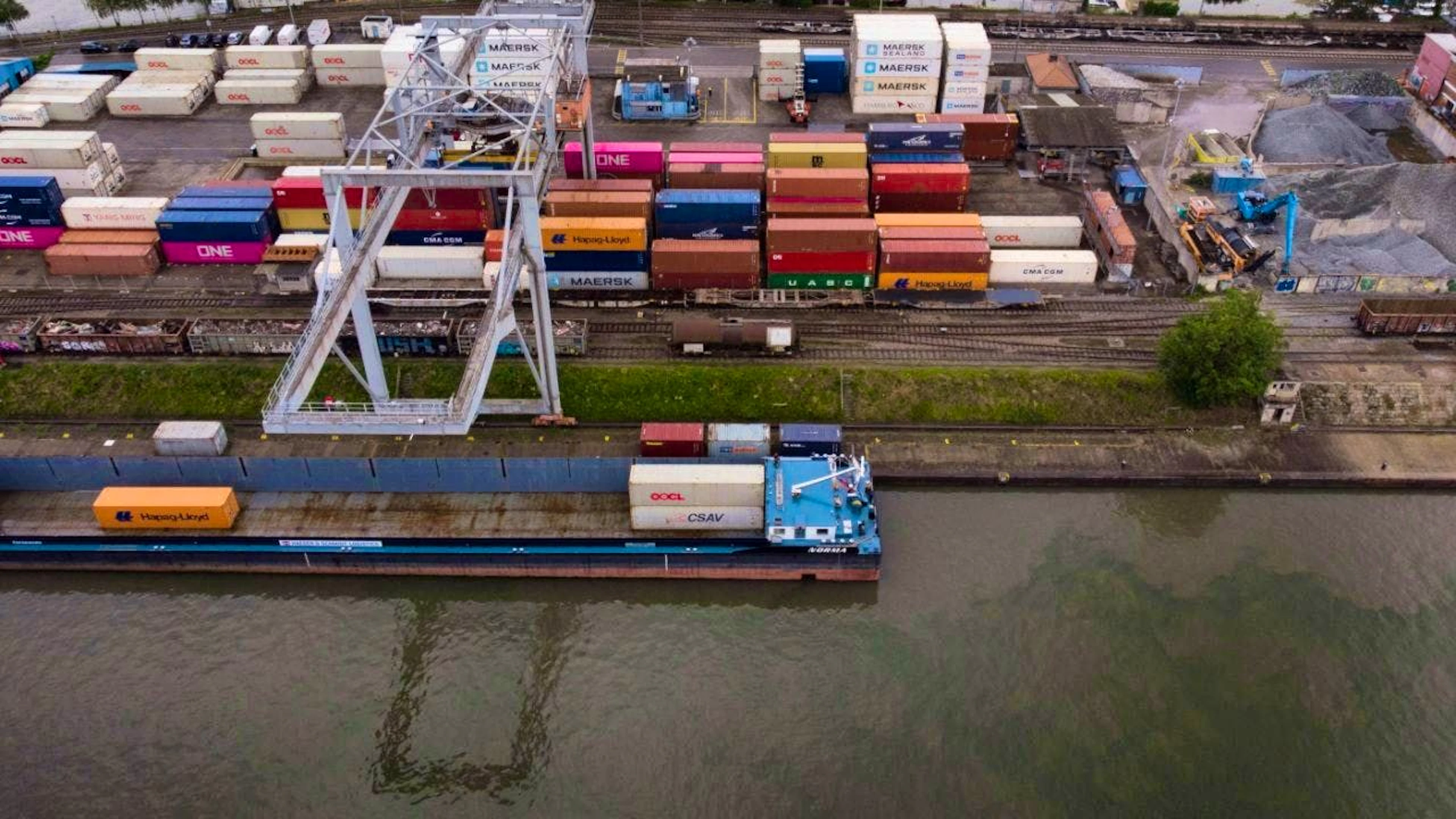 The simulated measures included restricting access to international financial services and export bans on sensitive technologies. (symbolic image)