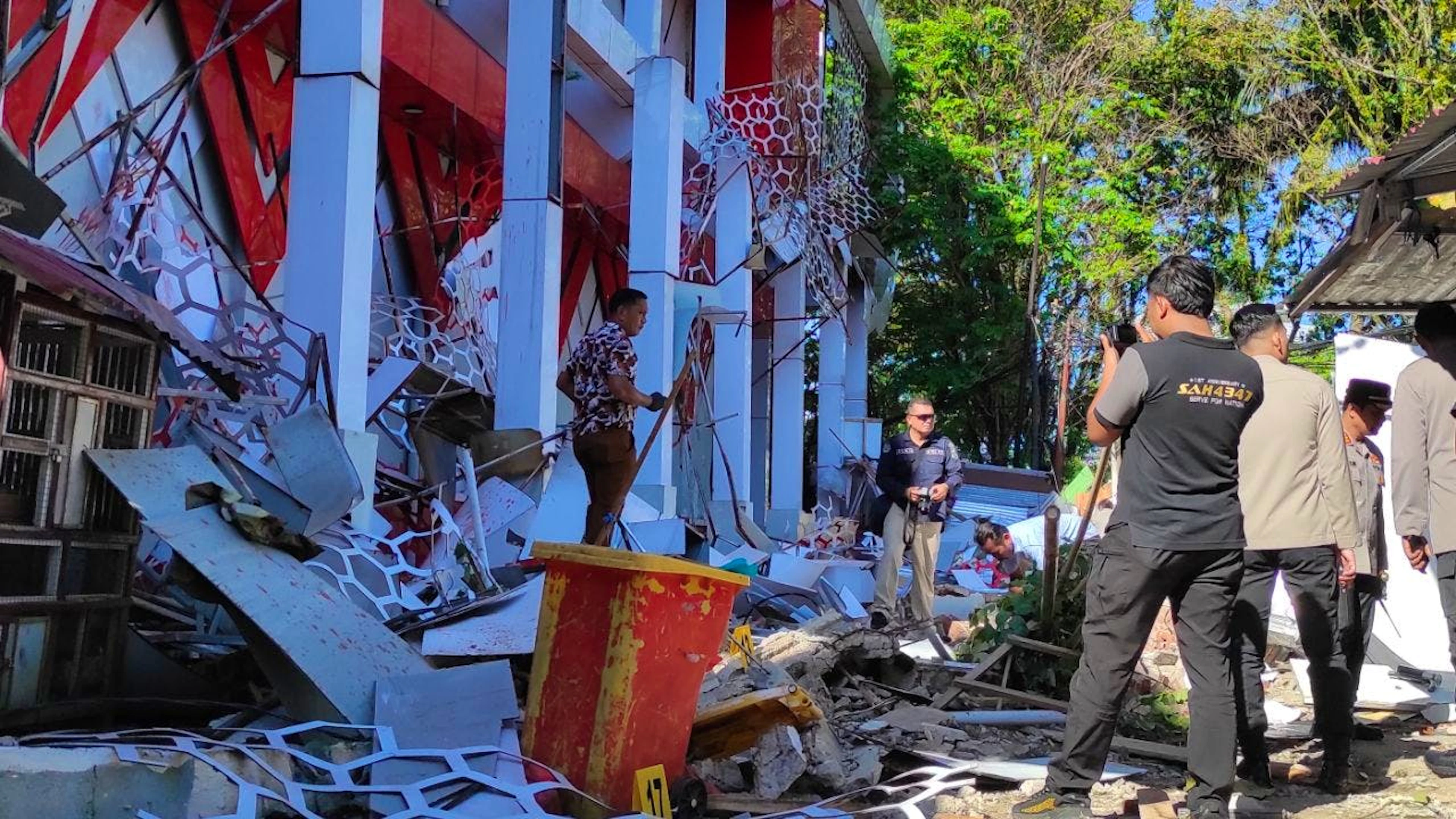 Le séisme de magnitude 7,4 s'est produit au large de la petite île de Ternate.