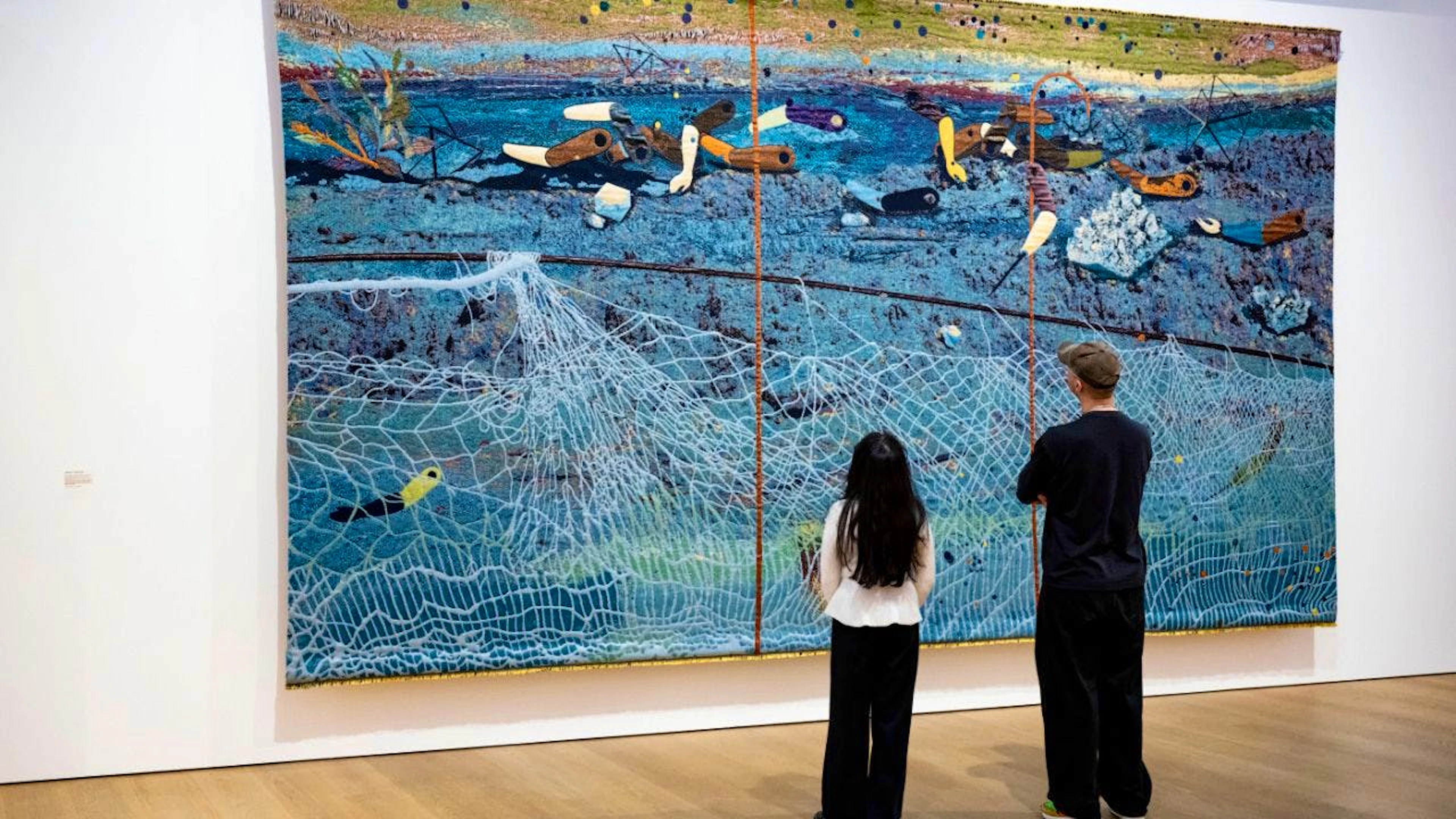 "Unearthed-Twilight, 2021". L'exposition a été conçue avec l'artiste plasticienne et performeuse, tout à la fois peintre, dessinatrice, photographe et vidéaste, et en collaboration avec le Musée d'Art Moderne de Paris.