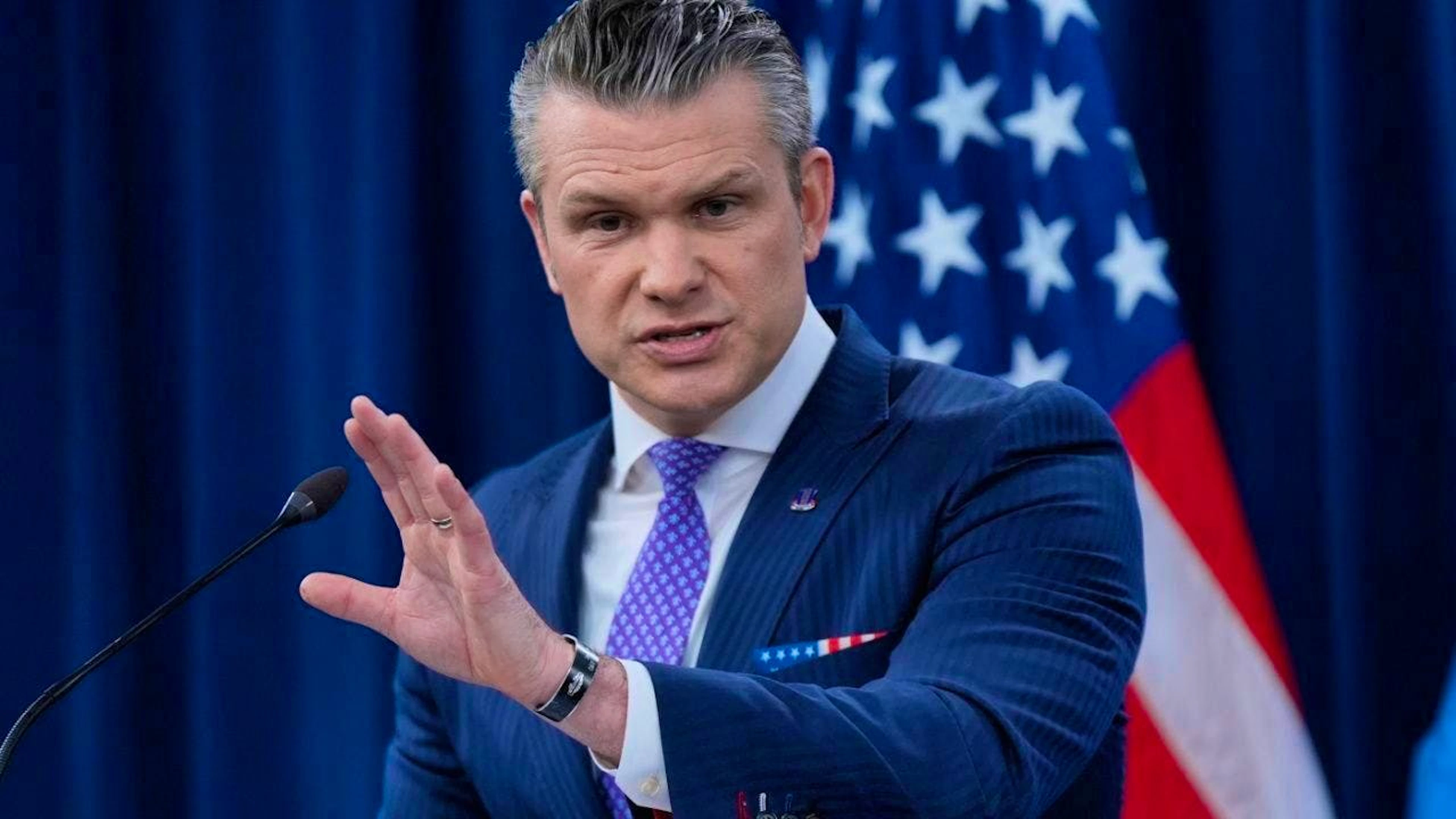 dpatopbilder - US Secretary of Defense Pete Hegseth speaks to media representatives during a press conference at the Pentagon. Photo: Manuel Balce Ceneta/AP/dpa